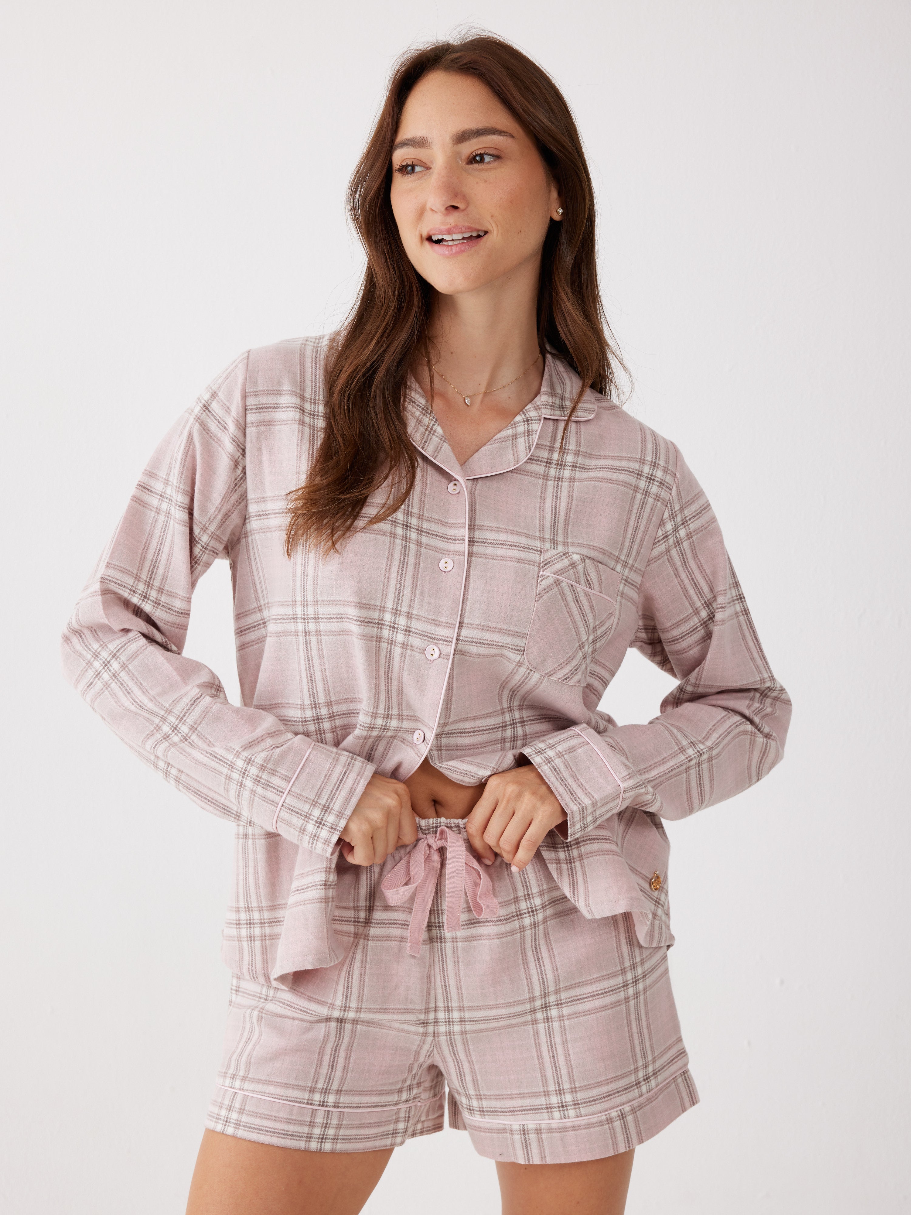 פיג'מת פלנל מכופתרת מכנס קצר - צבע חול