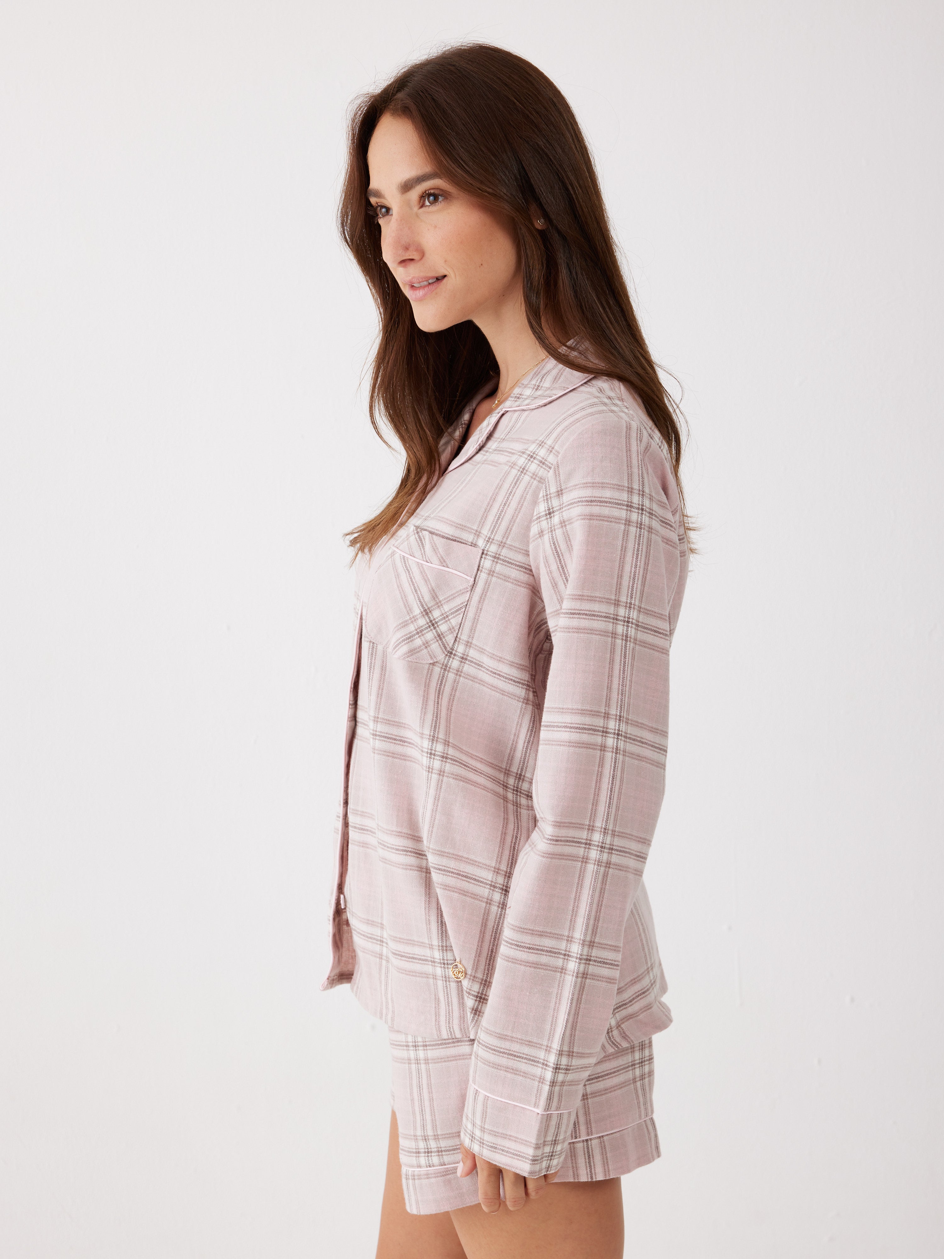 פיג'מת פלנל מכופתרת מכנס קצר - צבע חול