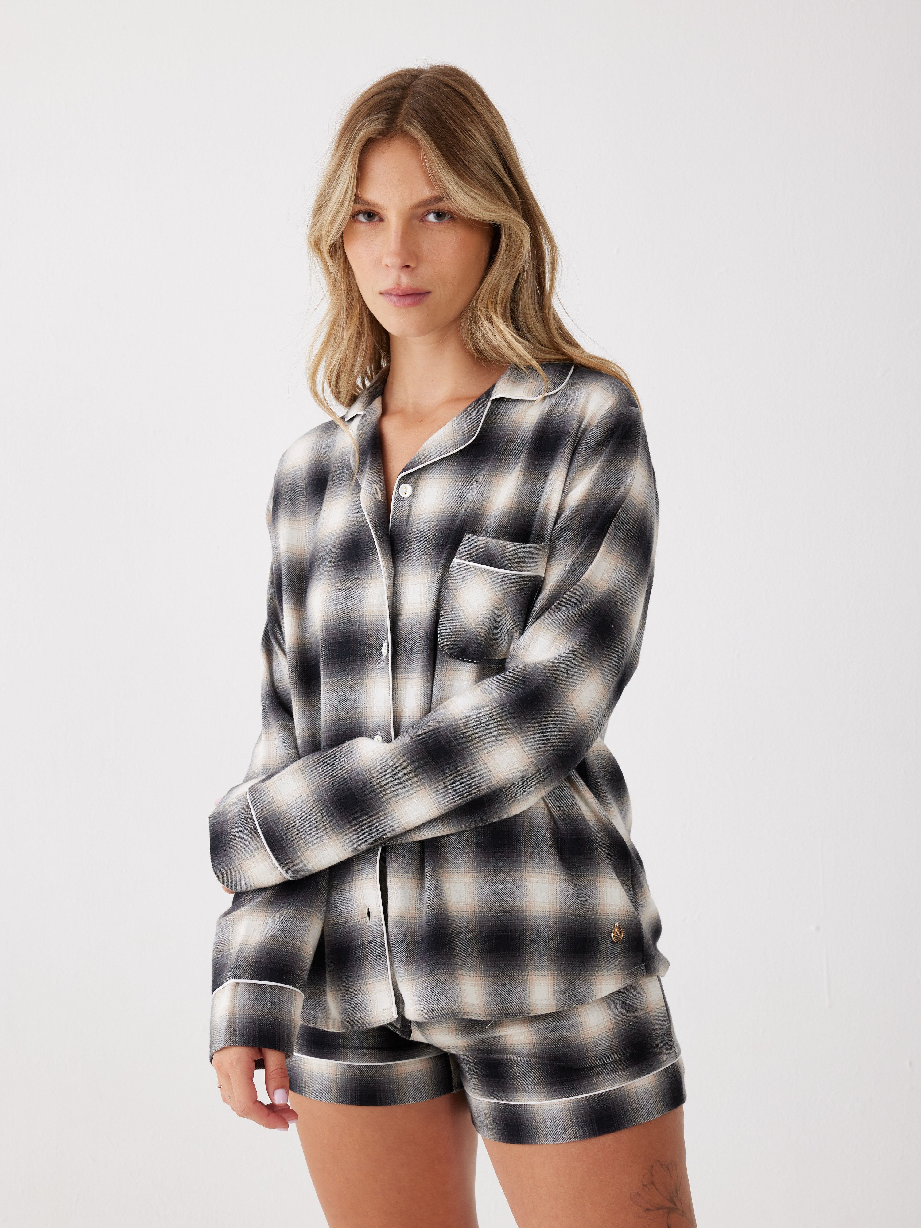 פיג'מה קצרה מכופתרת משבצות פלאנל - אפור כהה