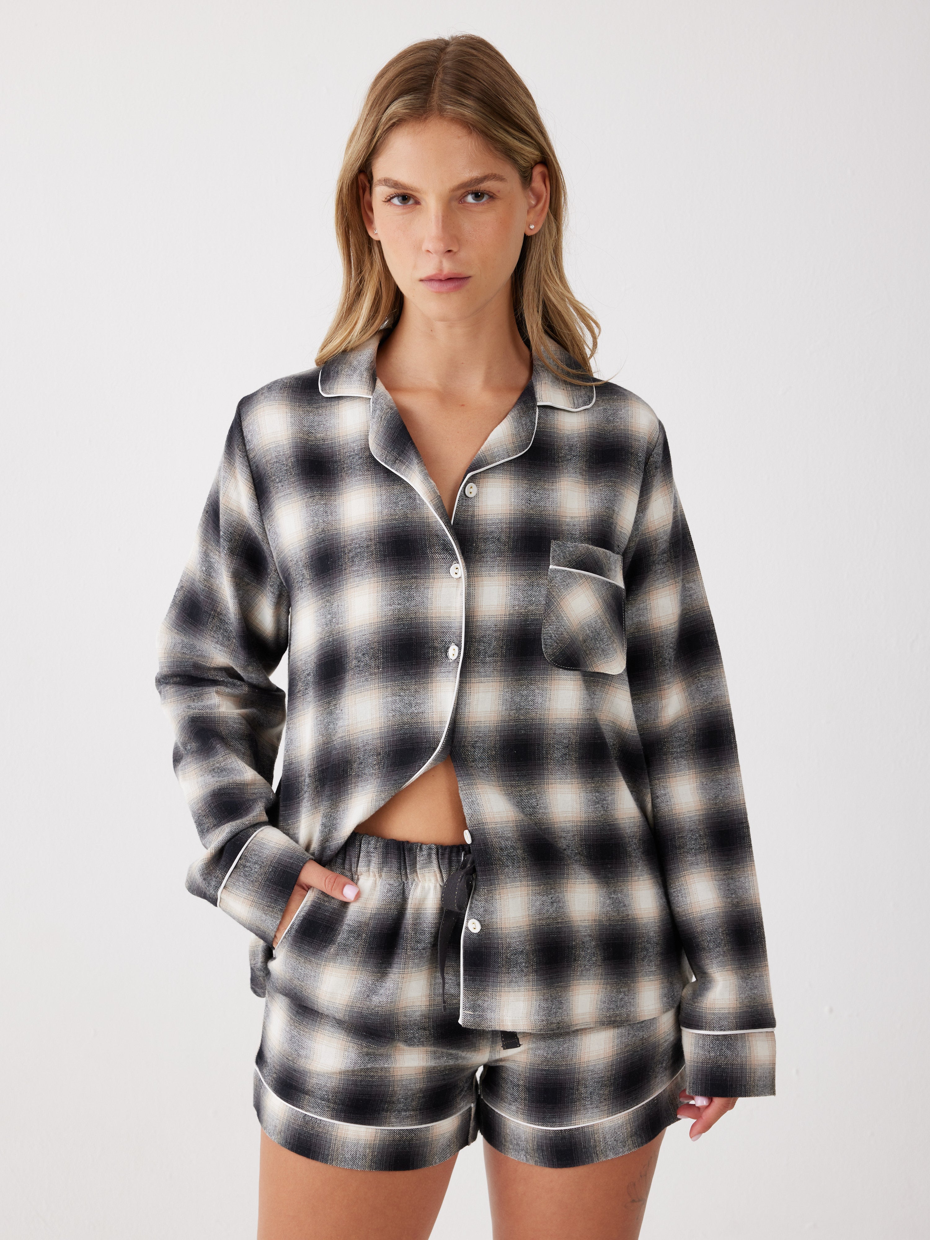 פיג'מה קצרה מכופתרת משבצות פלאנל - אפור כהה