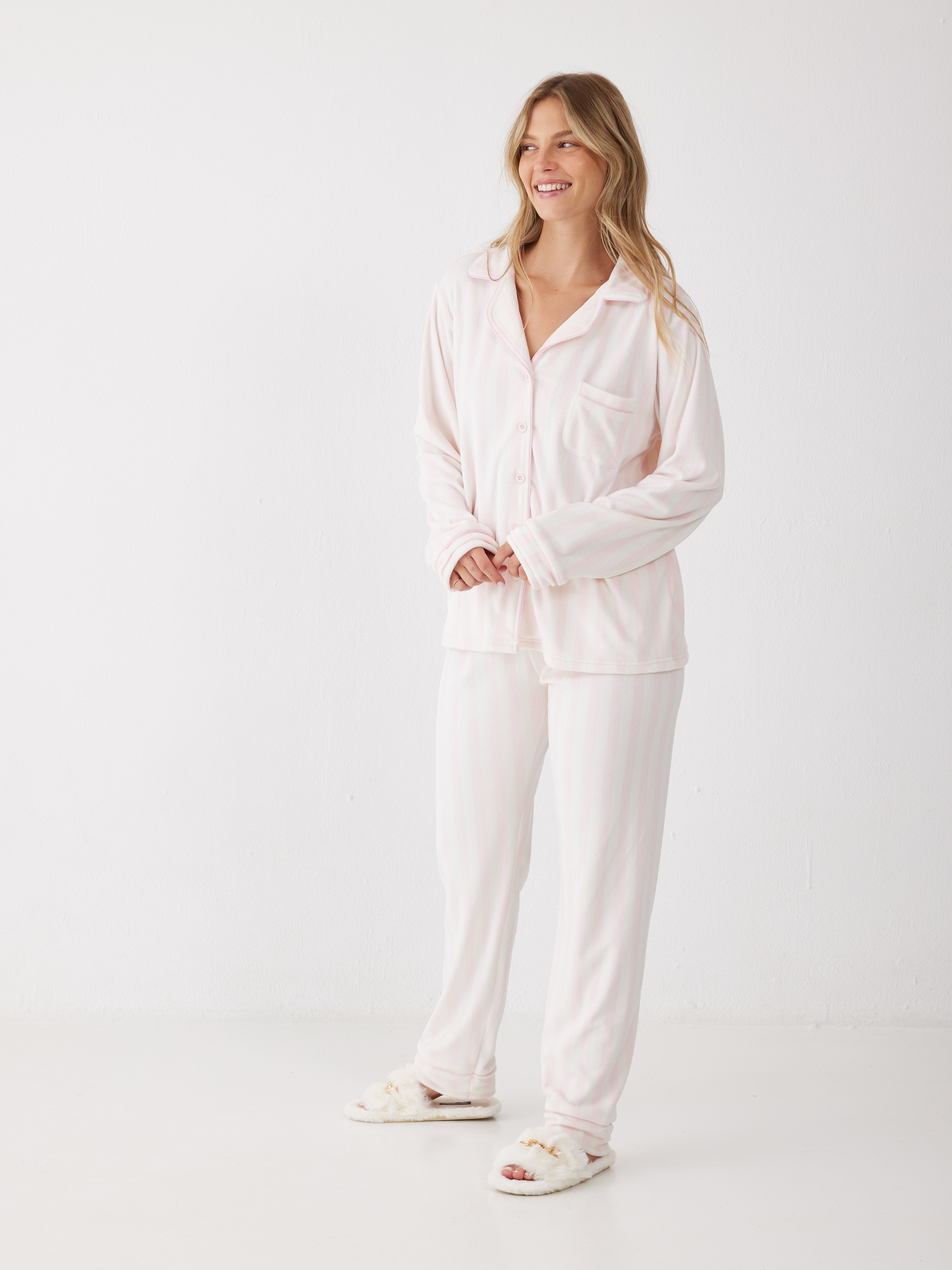 פיג'מת קטיפה מכופתרת - ורוד