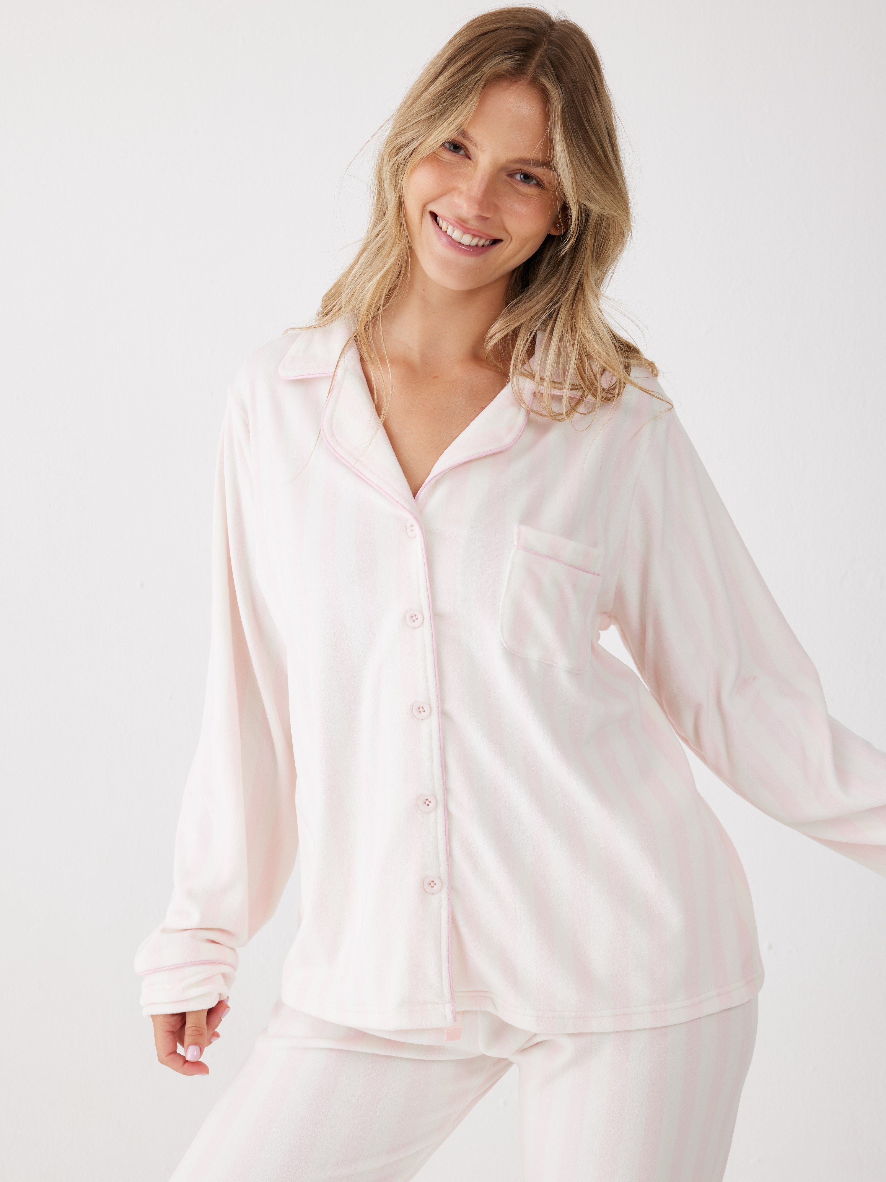 פיג'מת קטיפה מכופתרת - ורוד