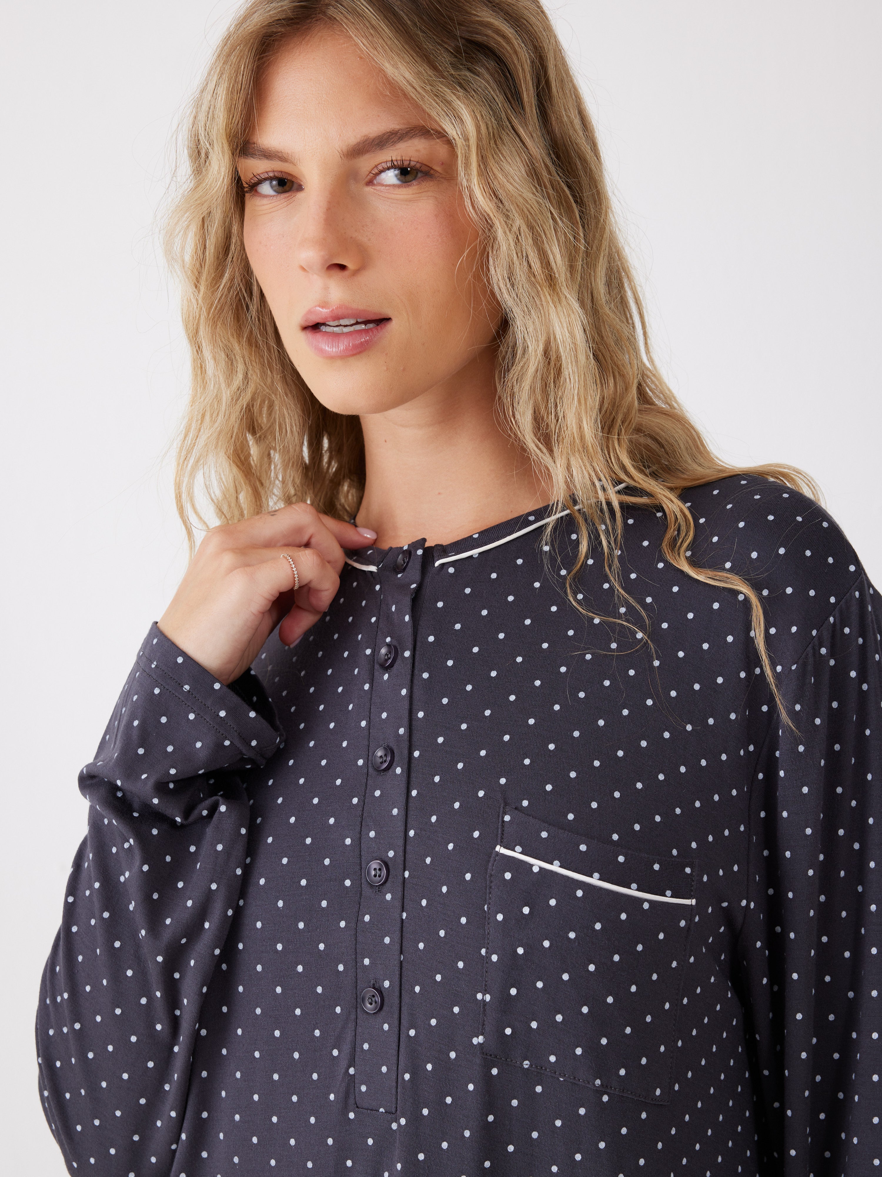 כותונת נקודות ויסקוזה - אפור כהה