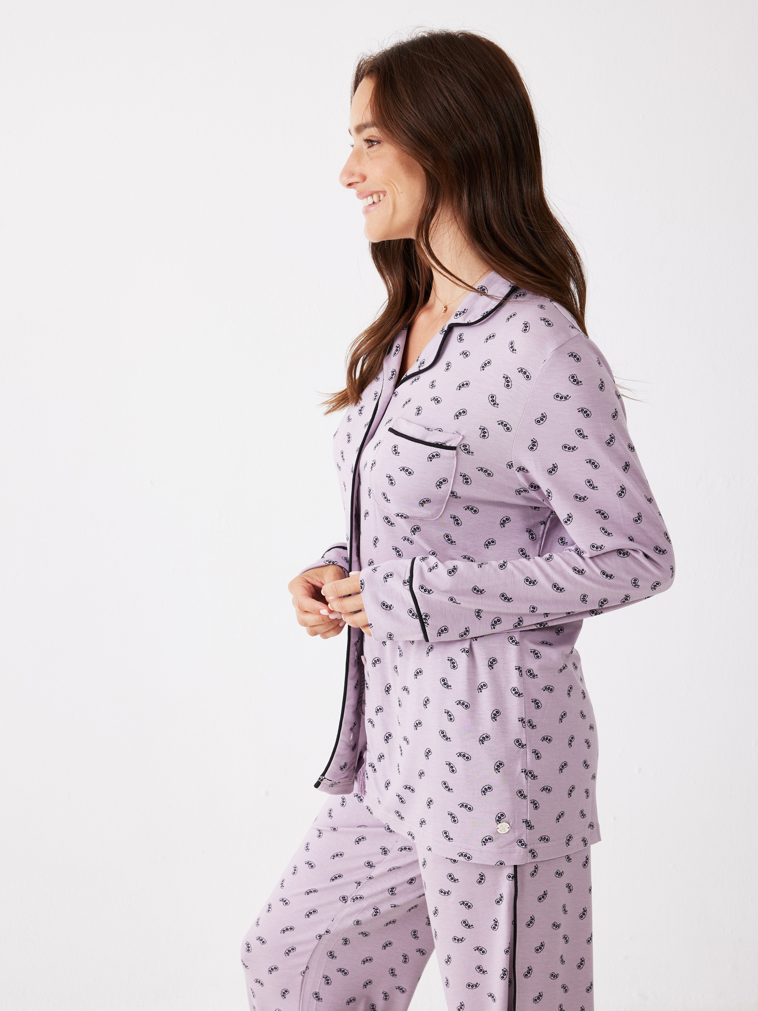 פיג'מה מכופתרת הדפס ויסקוזה - סגול מעושן