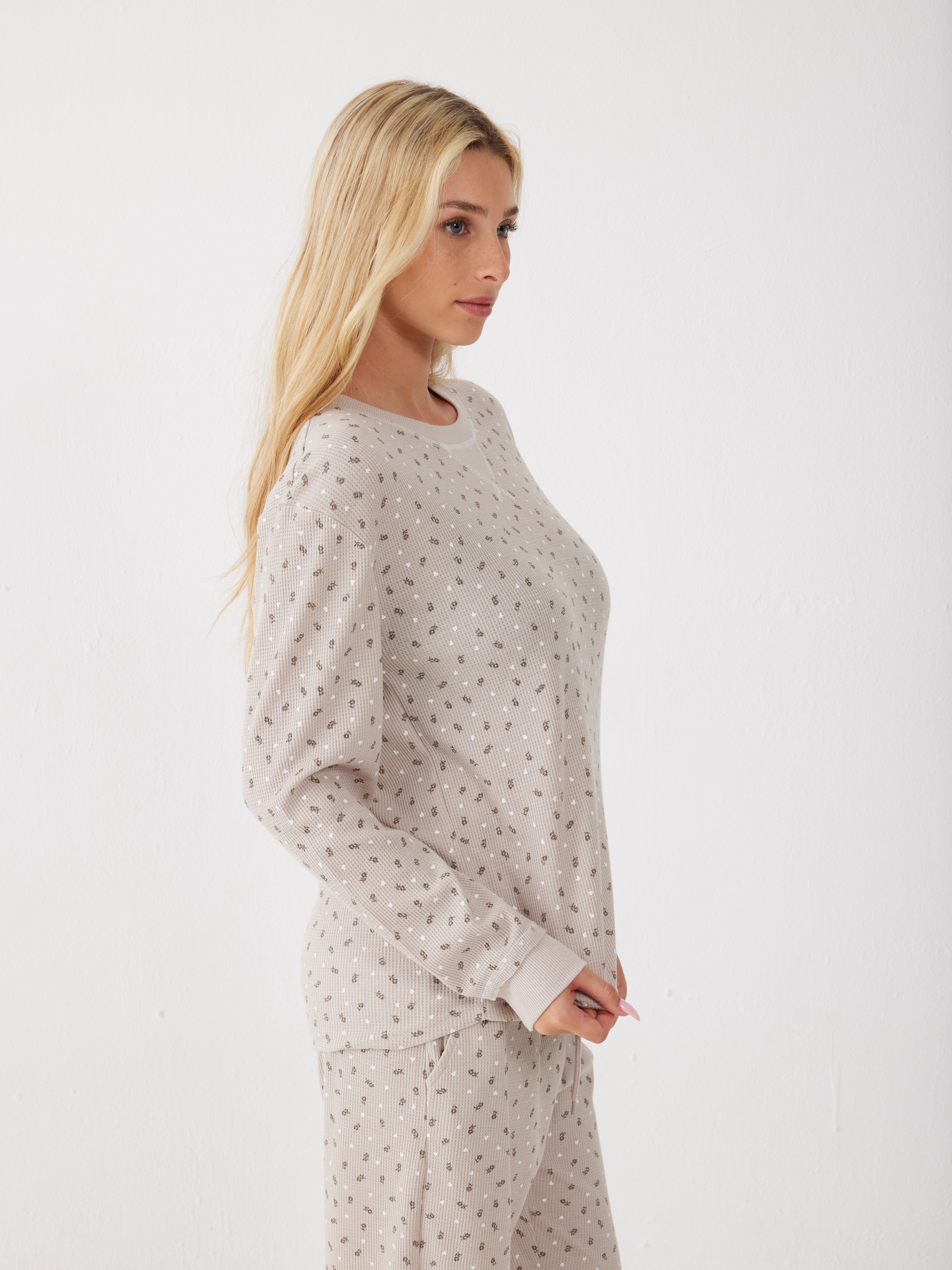 פיג'מה פרחים וואפל - צבע חול