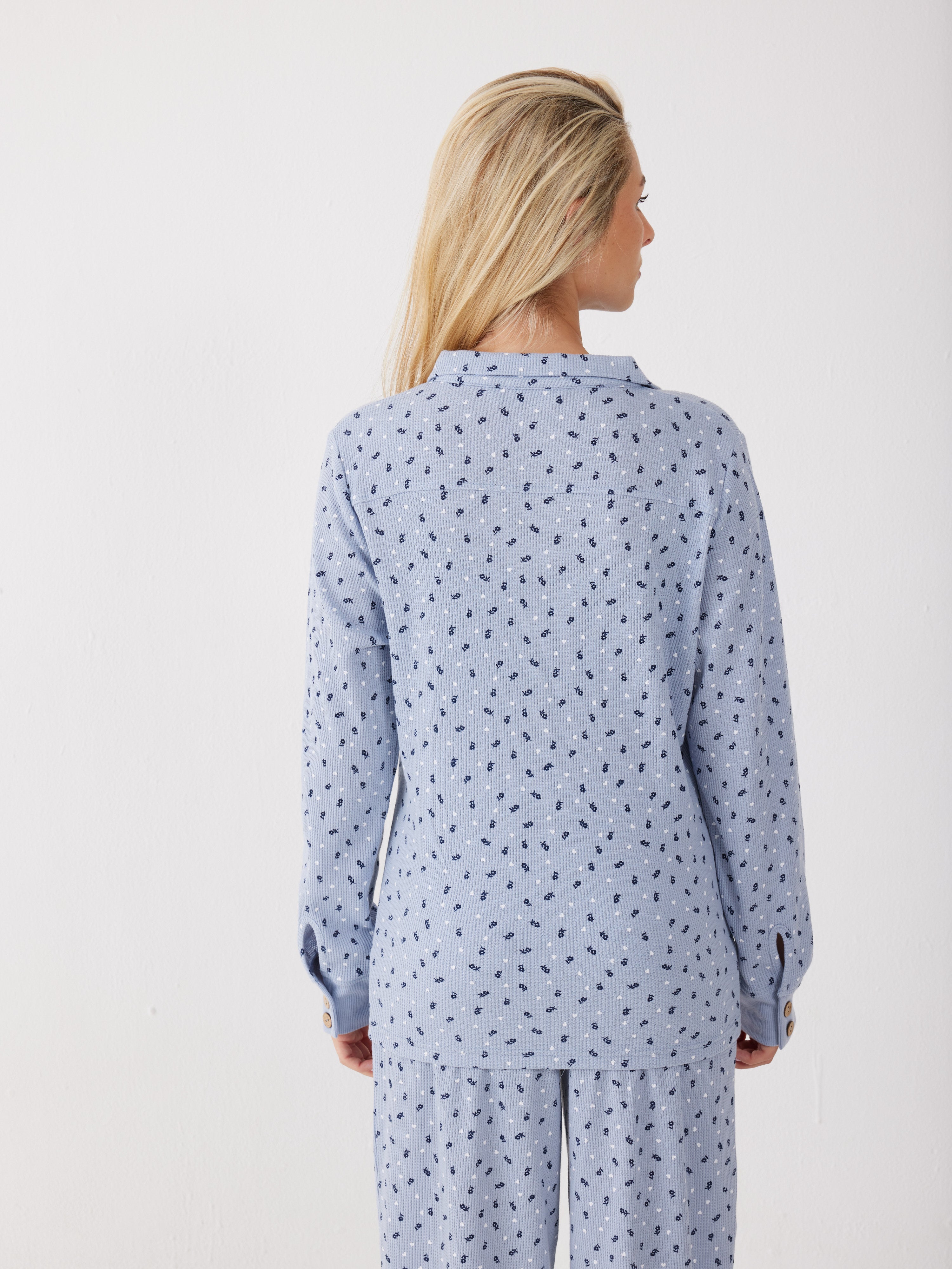 פיג'מה מכופתרת פרחים וואפל - כחול
