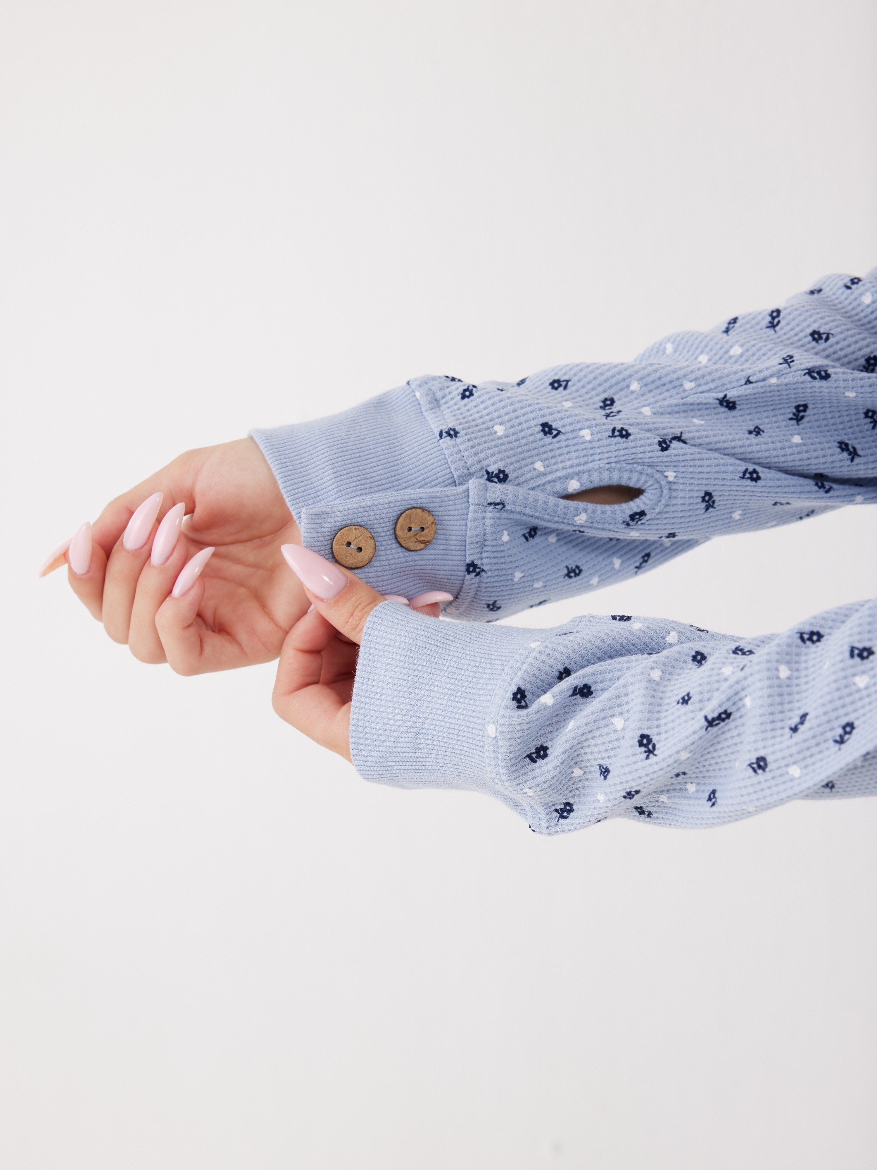 פיג'מה מכופתרת פרחים וואפל - כחול