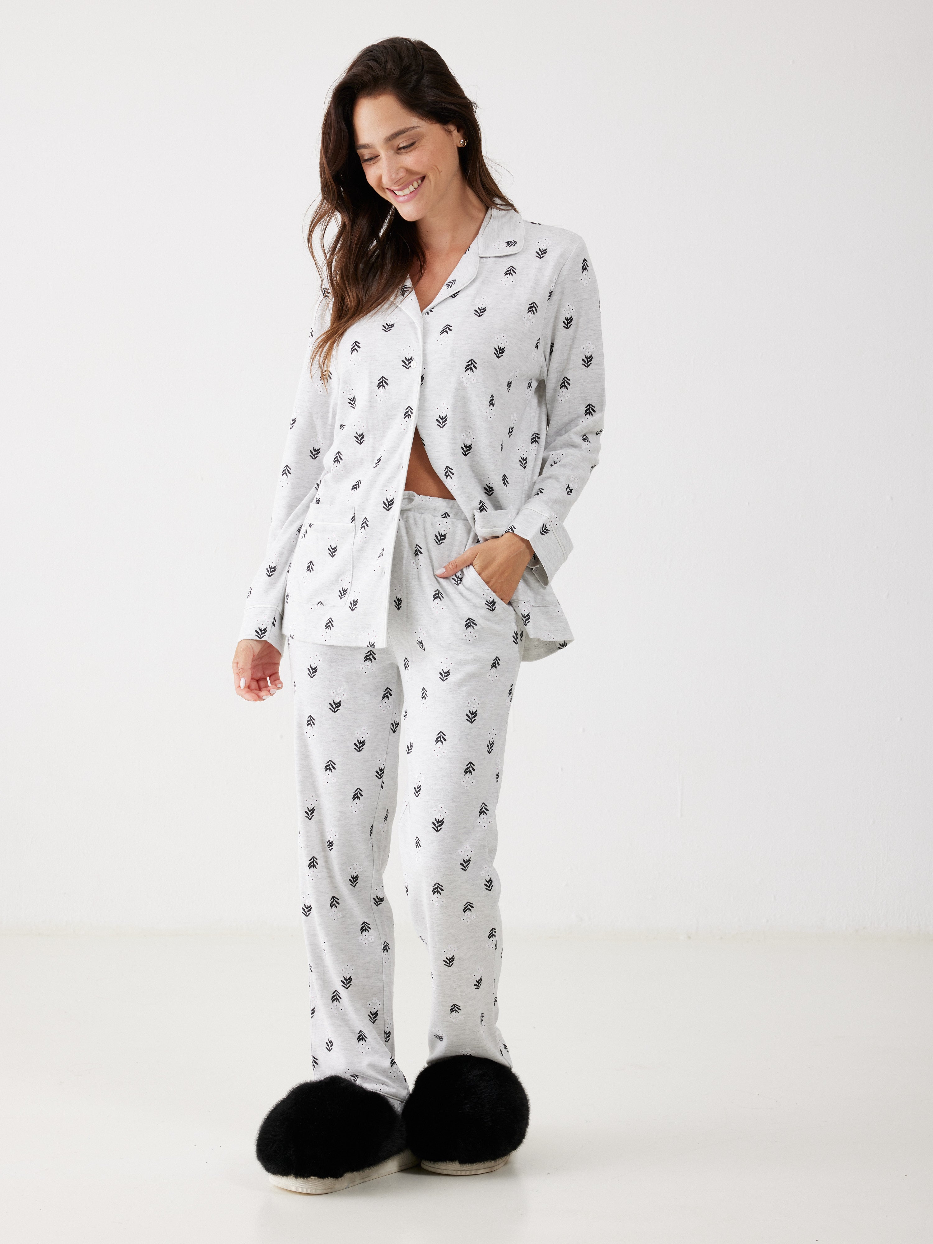 פיג'מה מכופתרת פרחים 100% כותנה - אפור