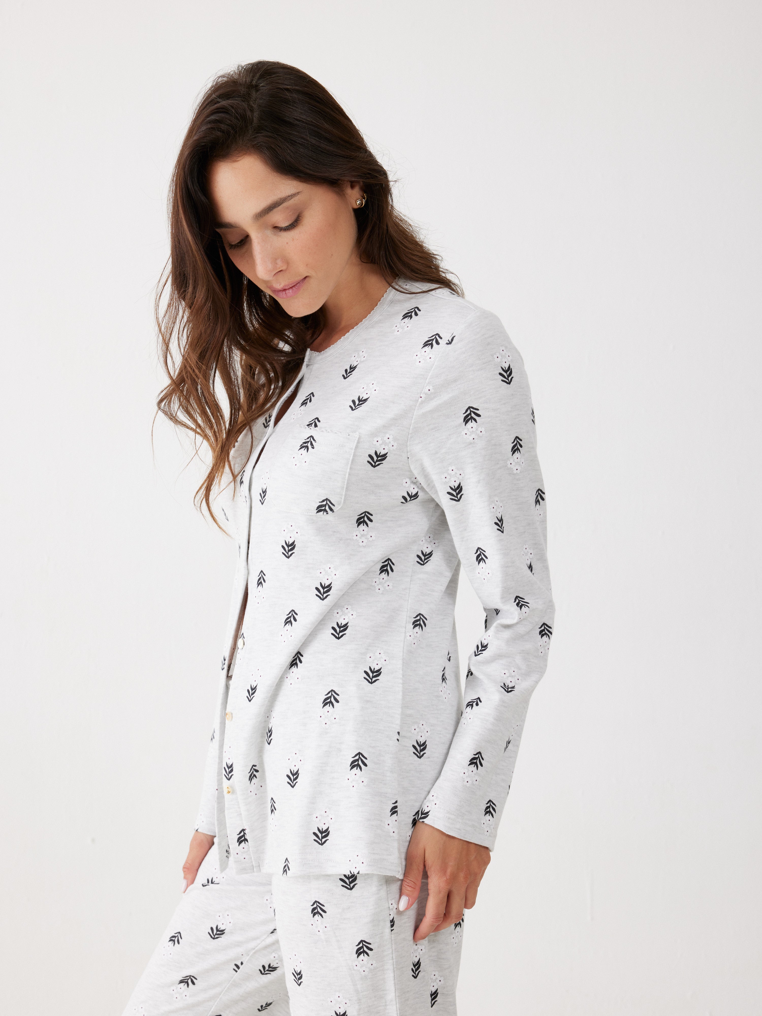 פיג'מה מכופתרת פרחים 100% כותנה - אפור