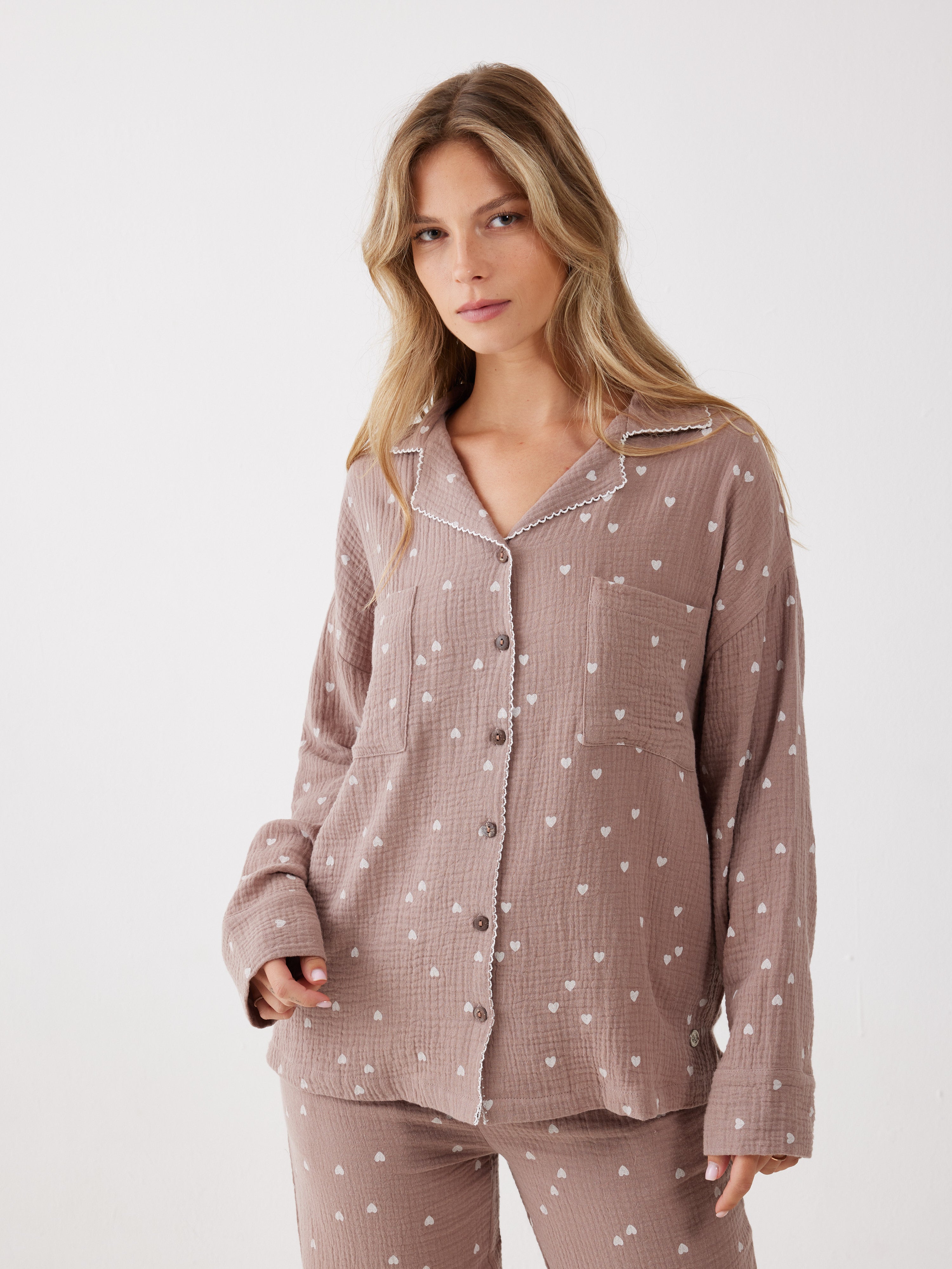 פיג'מה מכופתרת לבבות טטרה - קפה