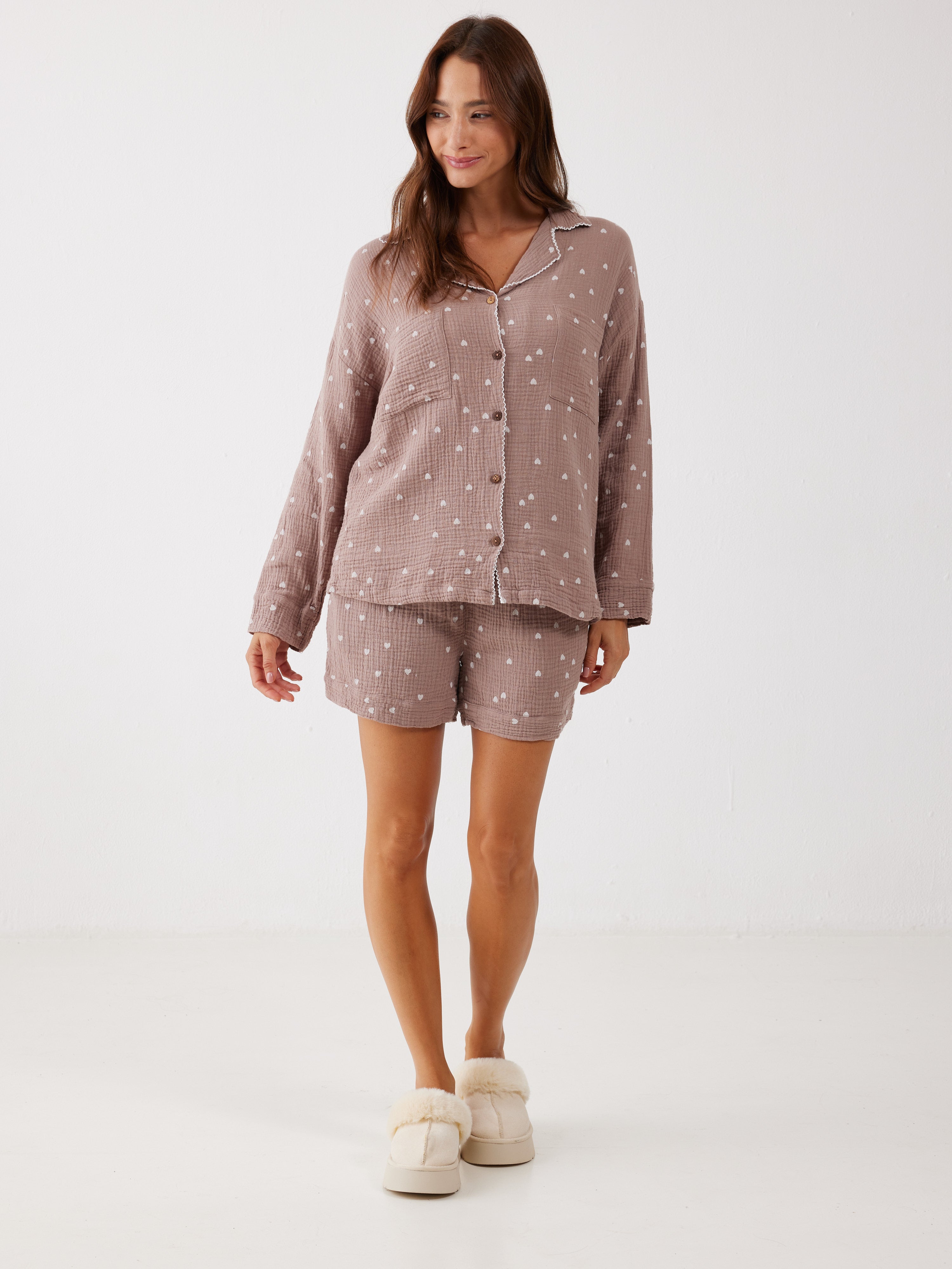 פיג'מה קצרה מכופתרת לבבות טטרה - קפה