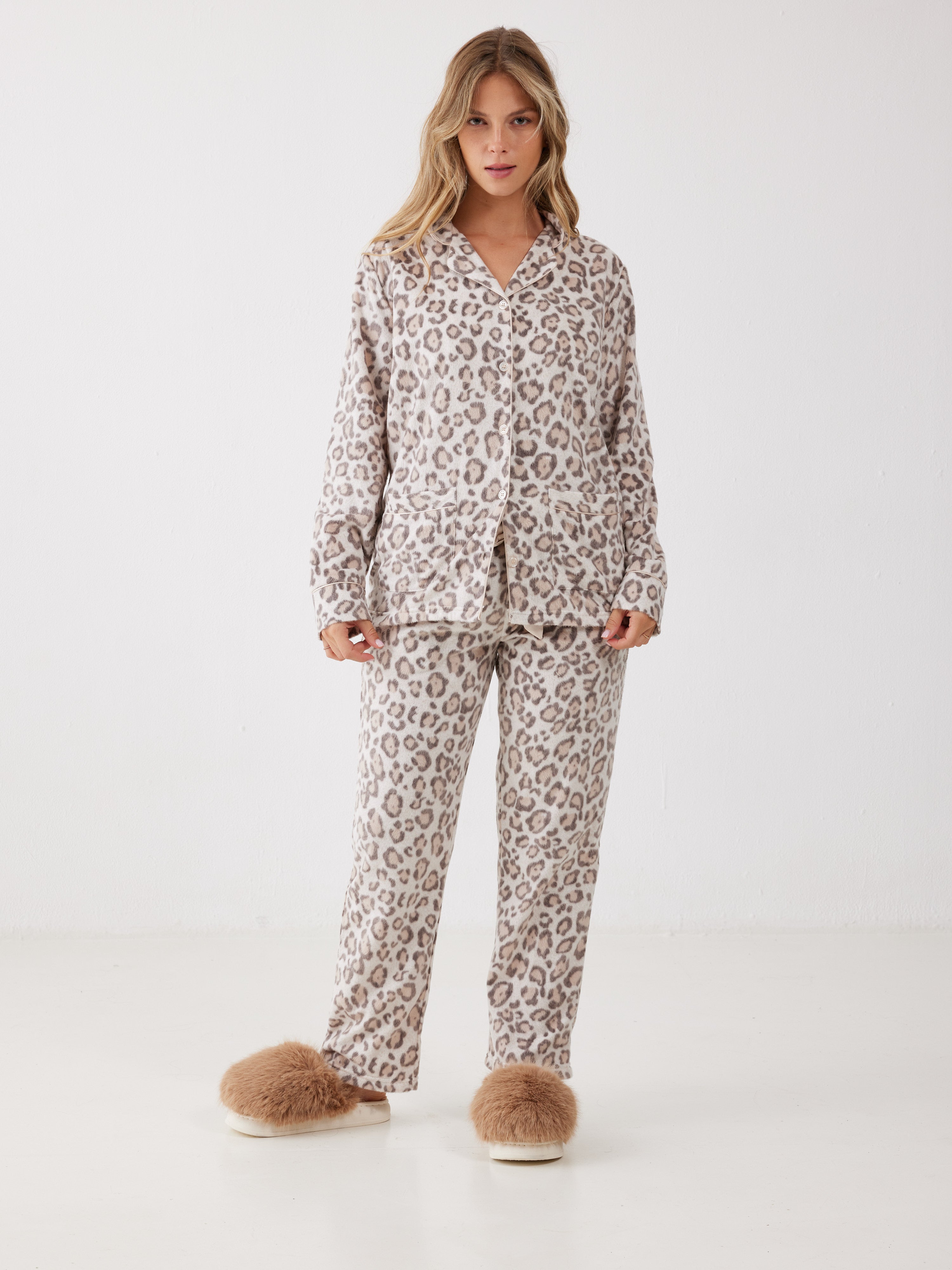 פיג'מה מנומרת מכופתרת מינק - בז