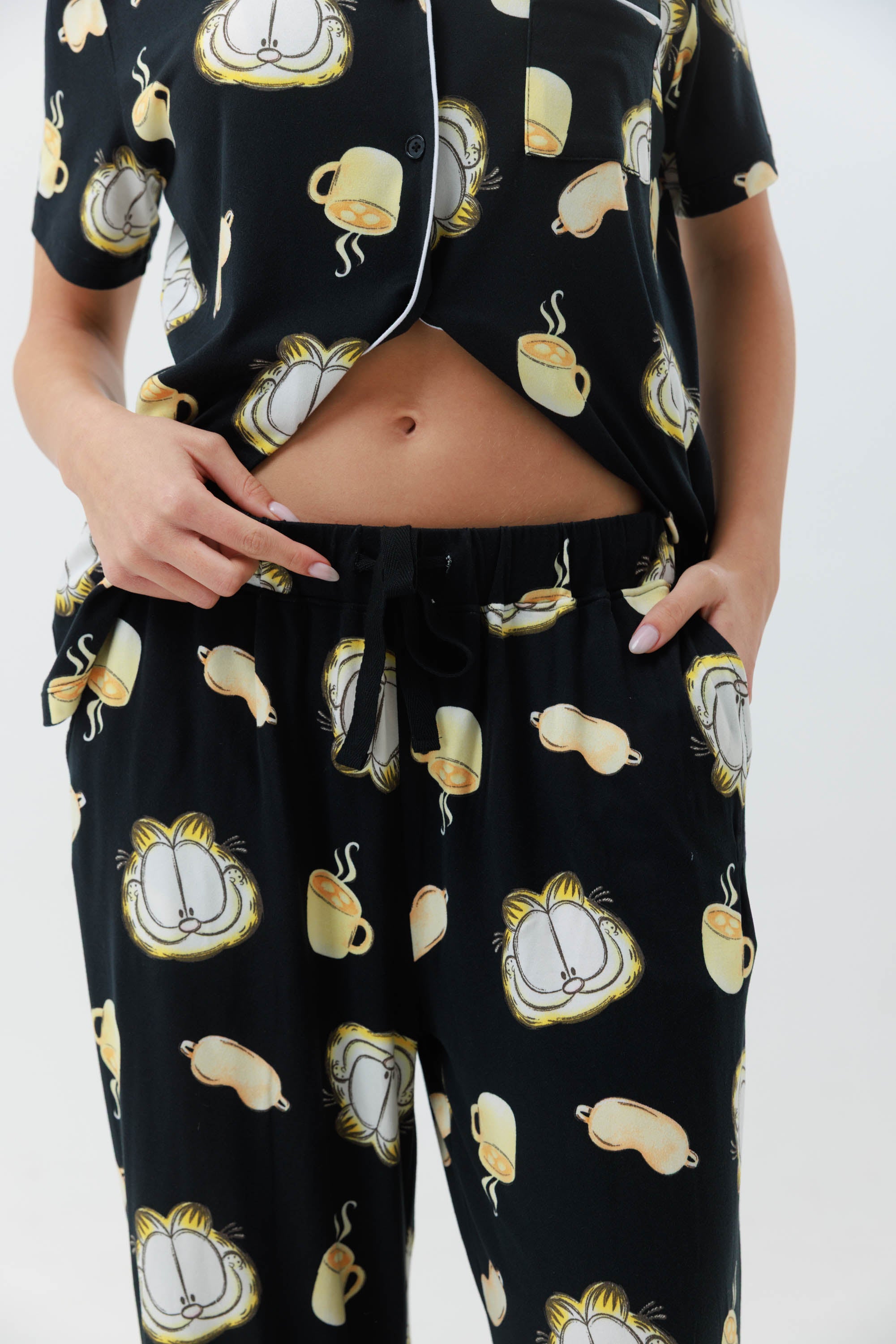 פיג'מה מכופתרת ארוכה יאמי - שחור