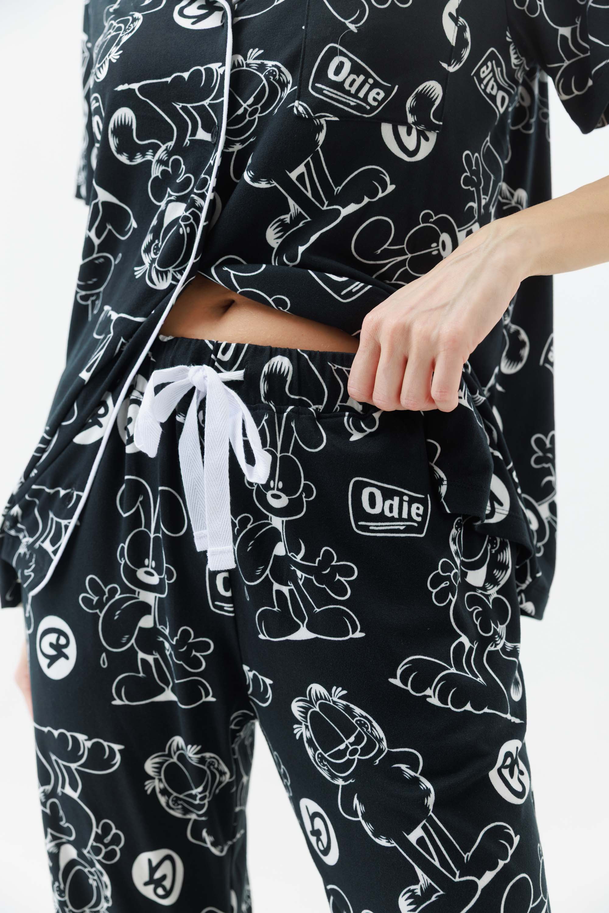 פיג'מה מכופתרת ארוכה יאמי - שחור