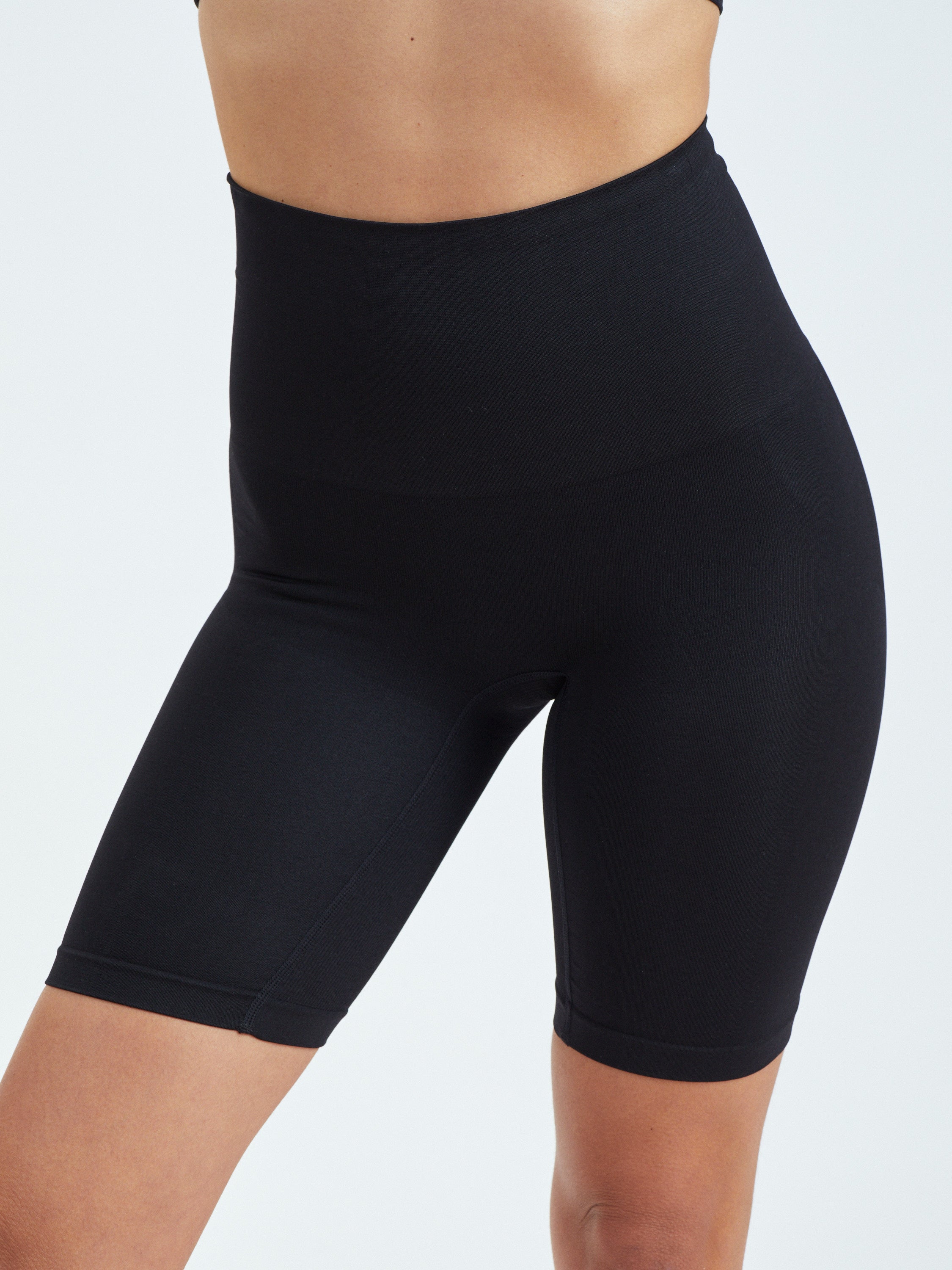 מחטב מכנס בגזרה גבוהה