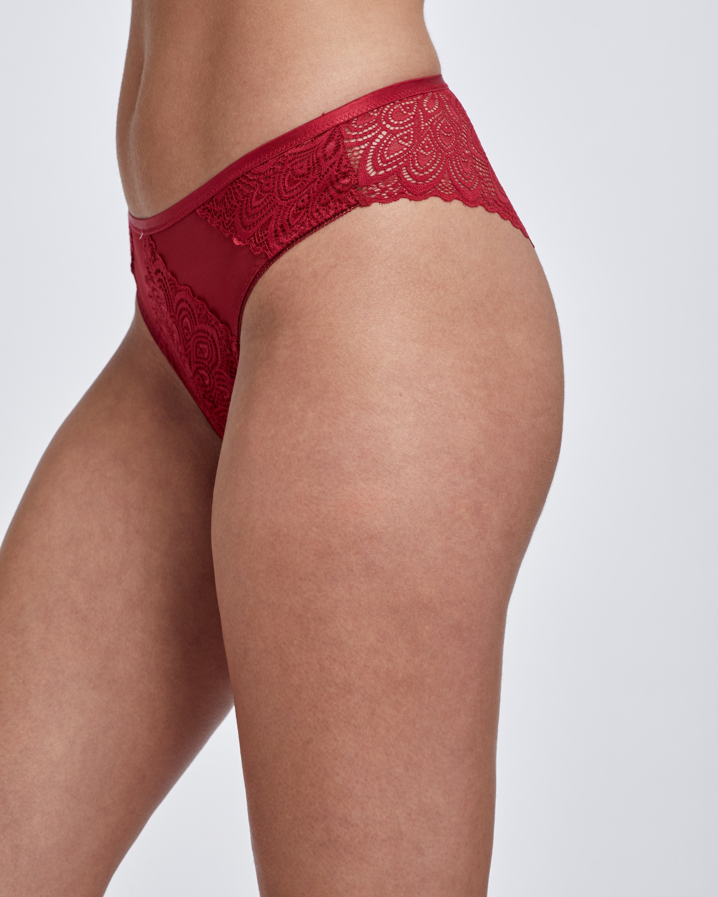 LACE STRING תחתון חוטיני