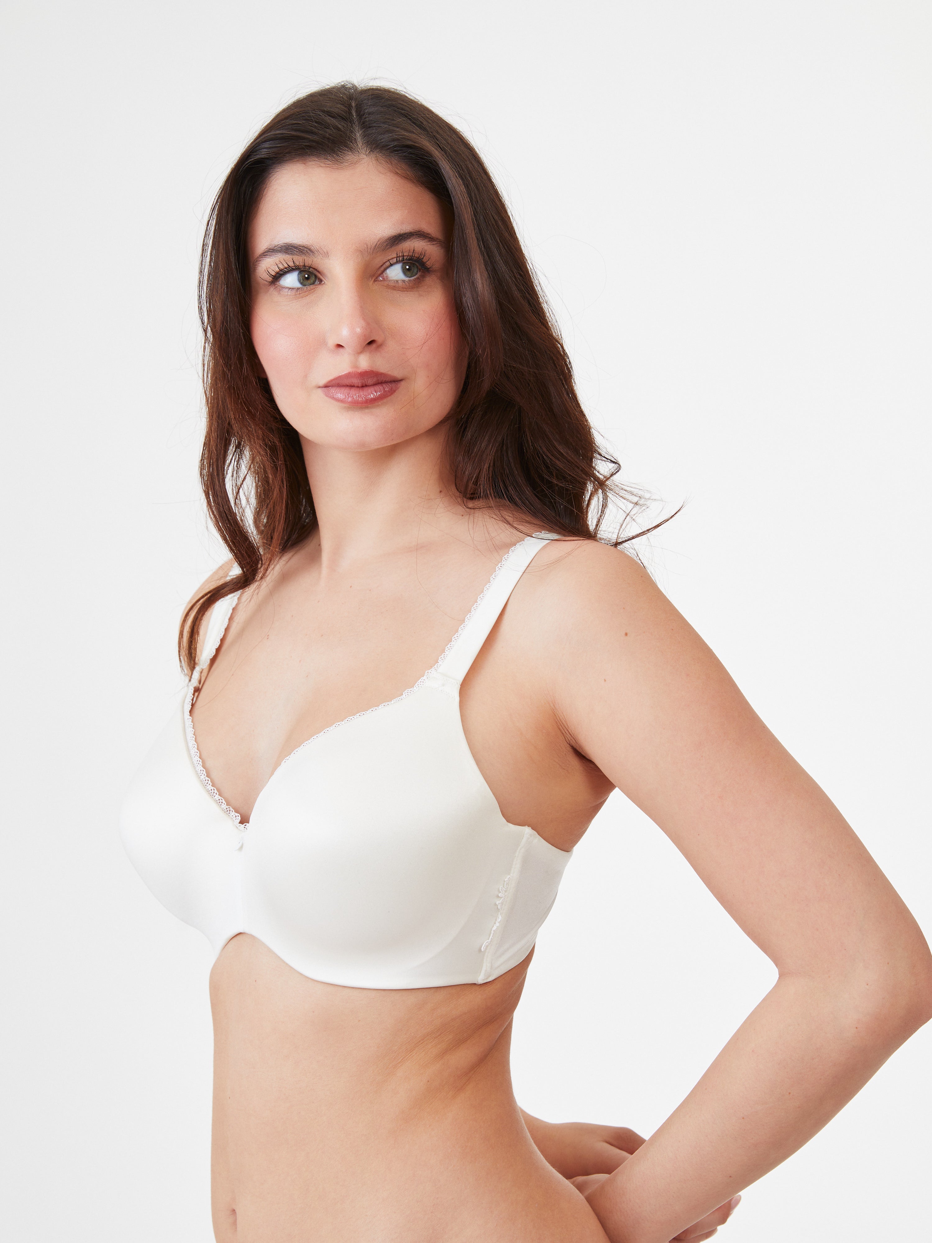 Plain Bra Narrow Lace חזיית ריפוד קל צבע שמנת