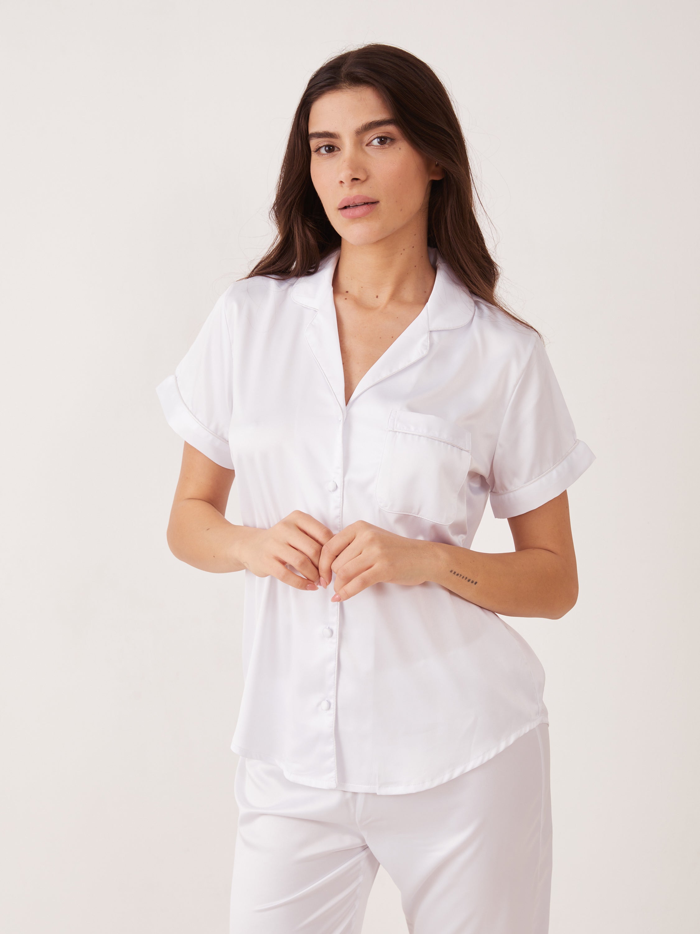 סט פיג'מת סאטן מכופתרת - לבן