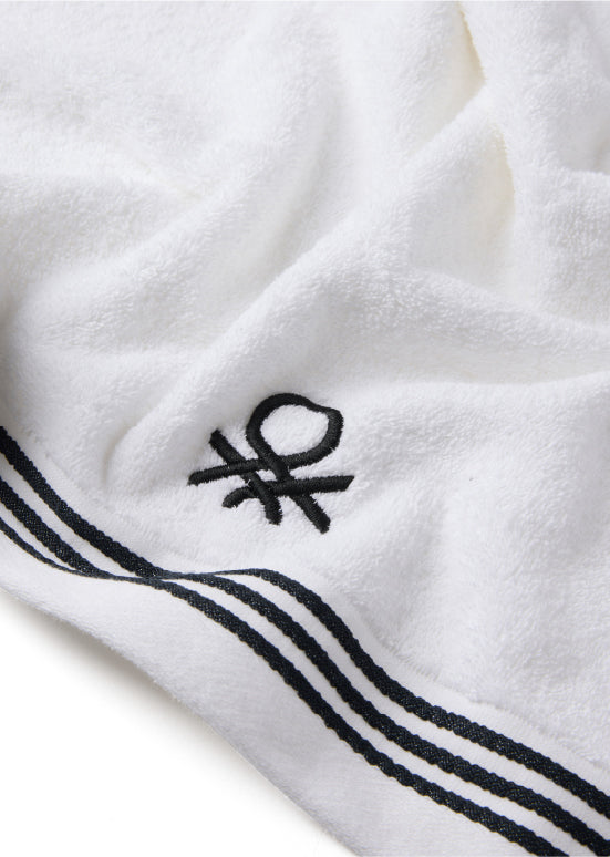 סדרת Classic Benetton , מגבות ידיים חלקות עם רקמת לוגו אלגנטית - לבן