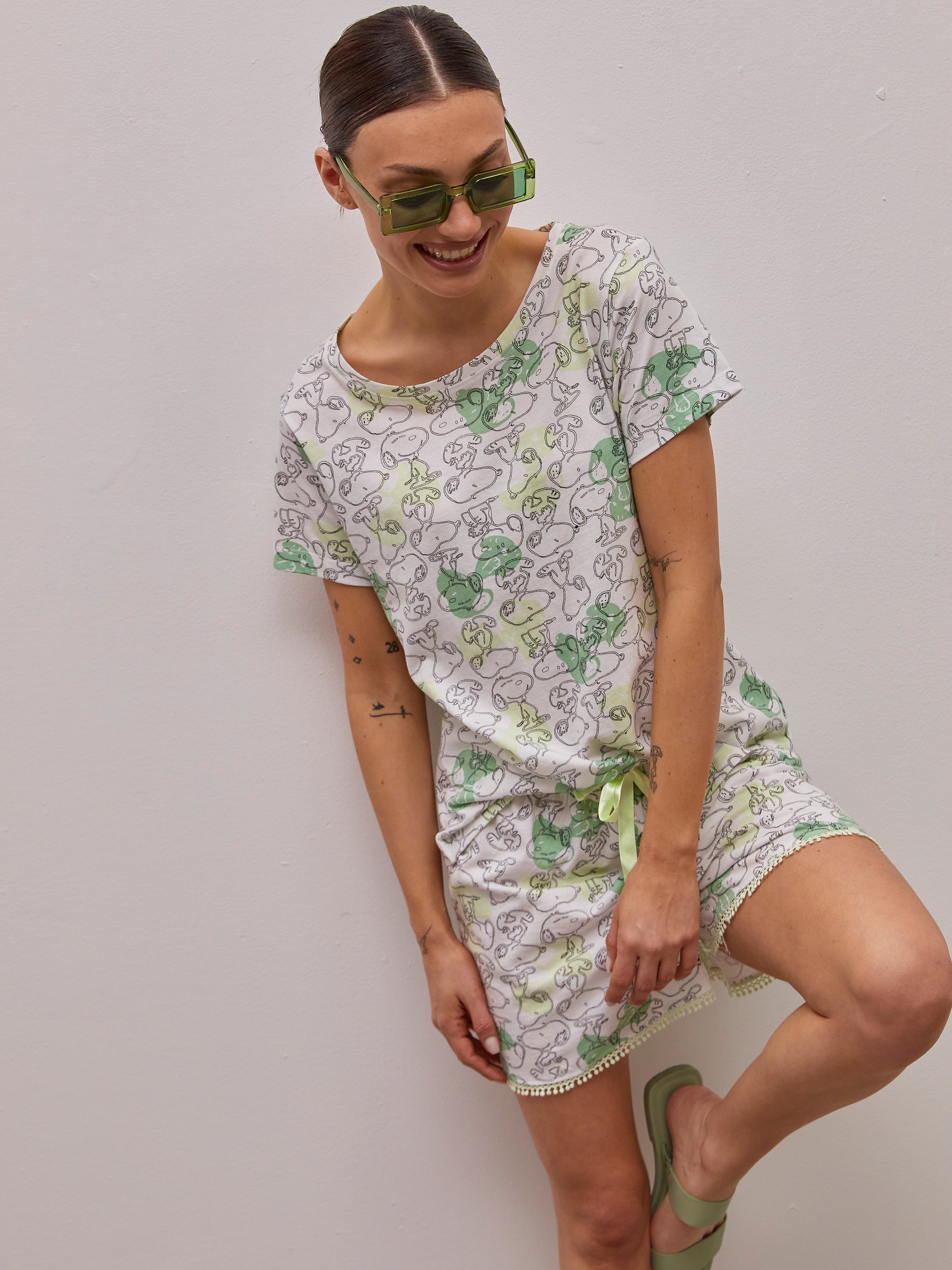 פיג'מה קצרה סנופי כותנה - ירוק