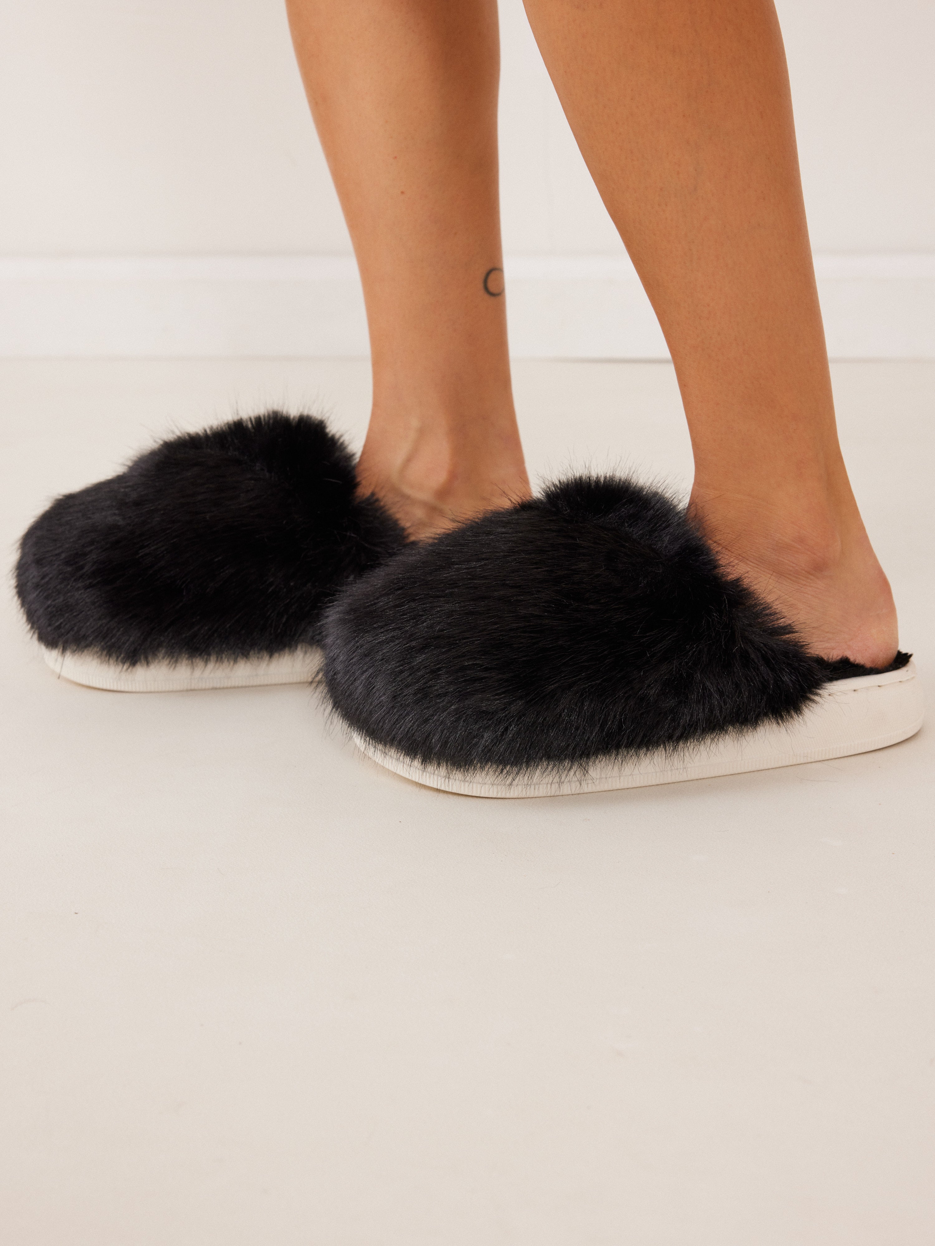 נעלי בית פרווה - שחור