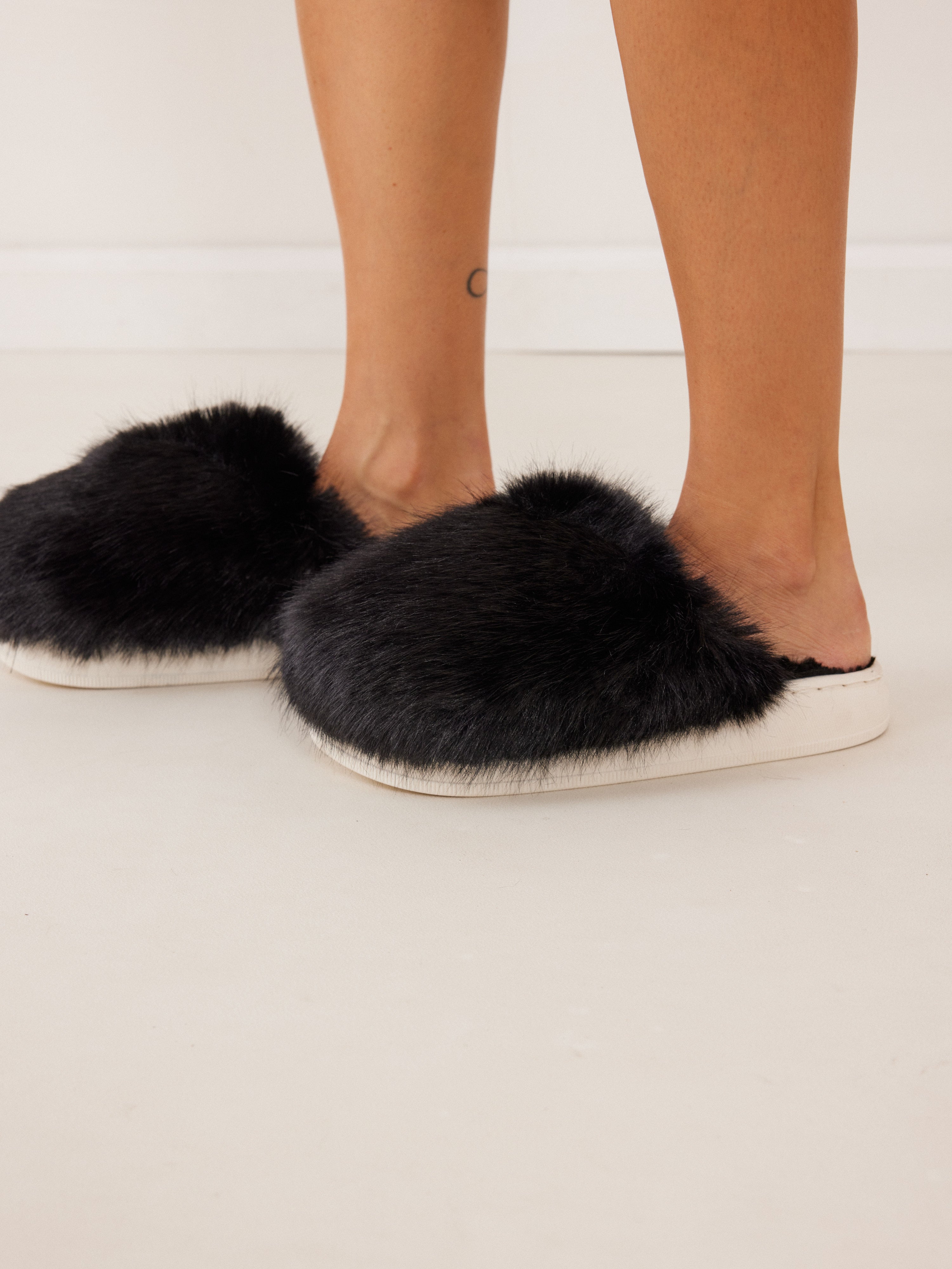 נעלי בית פרווה - שחור