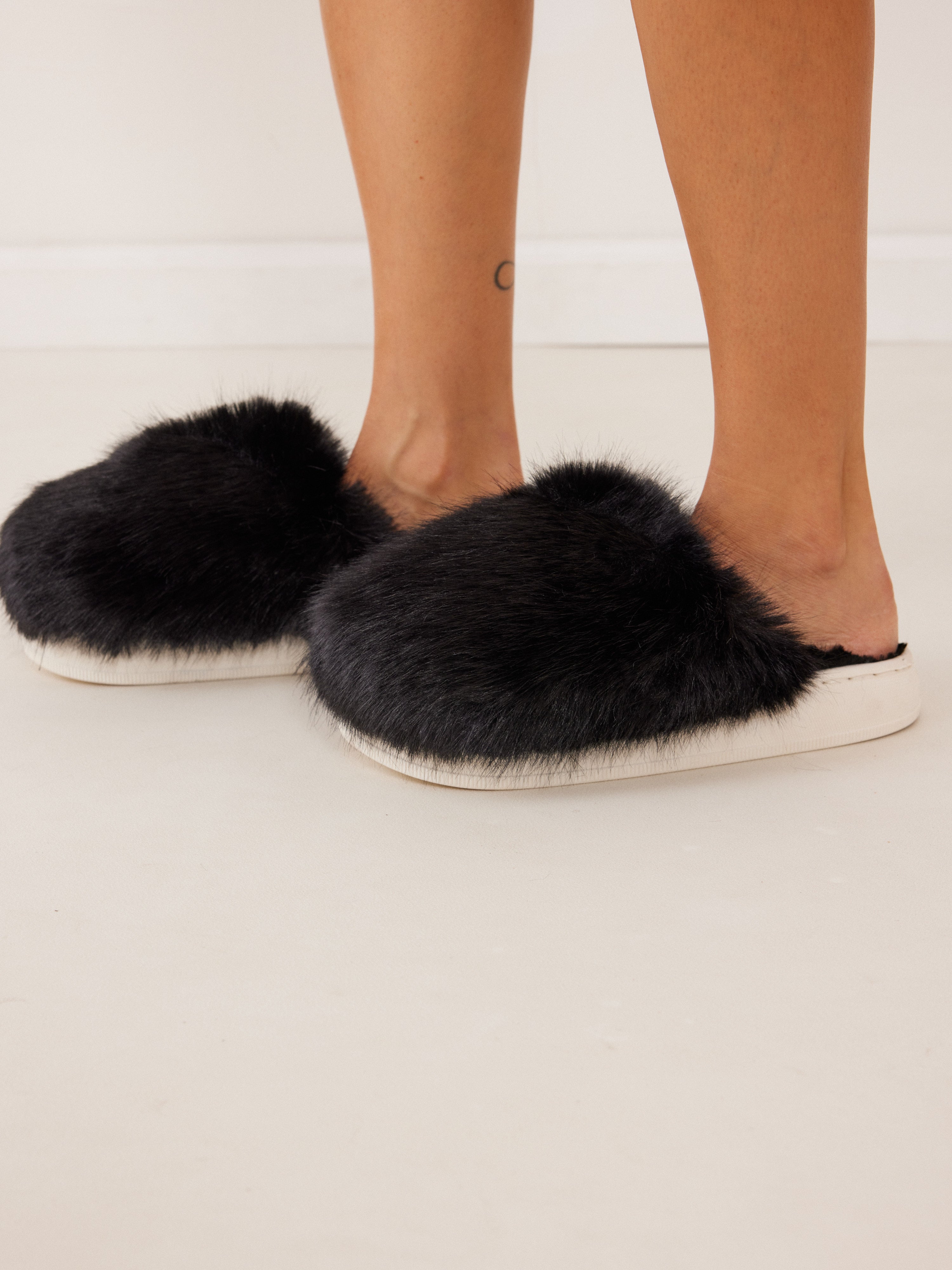 נעלי בית פרווה - שחור