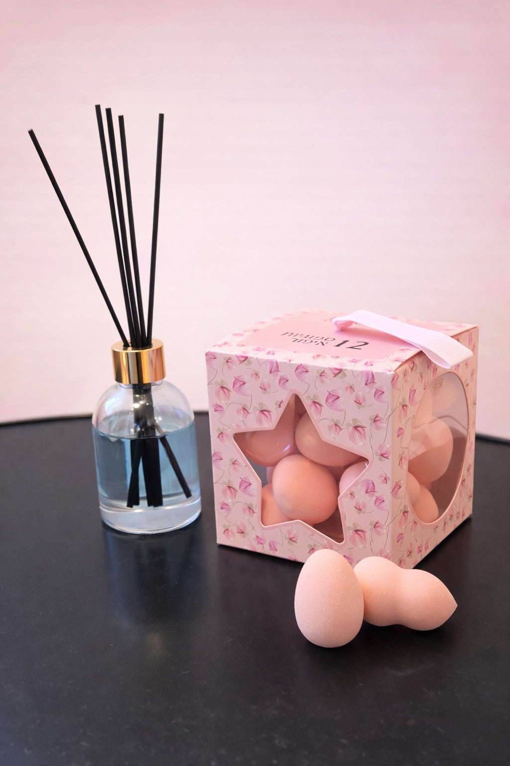 מארז 12 ספוגיות איפור - צבע יינתן לפי מלאי זמין