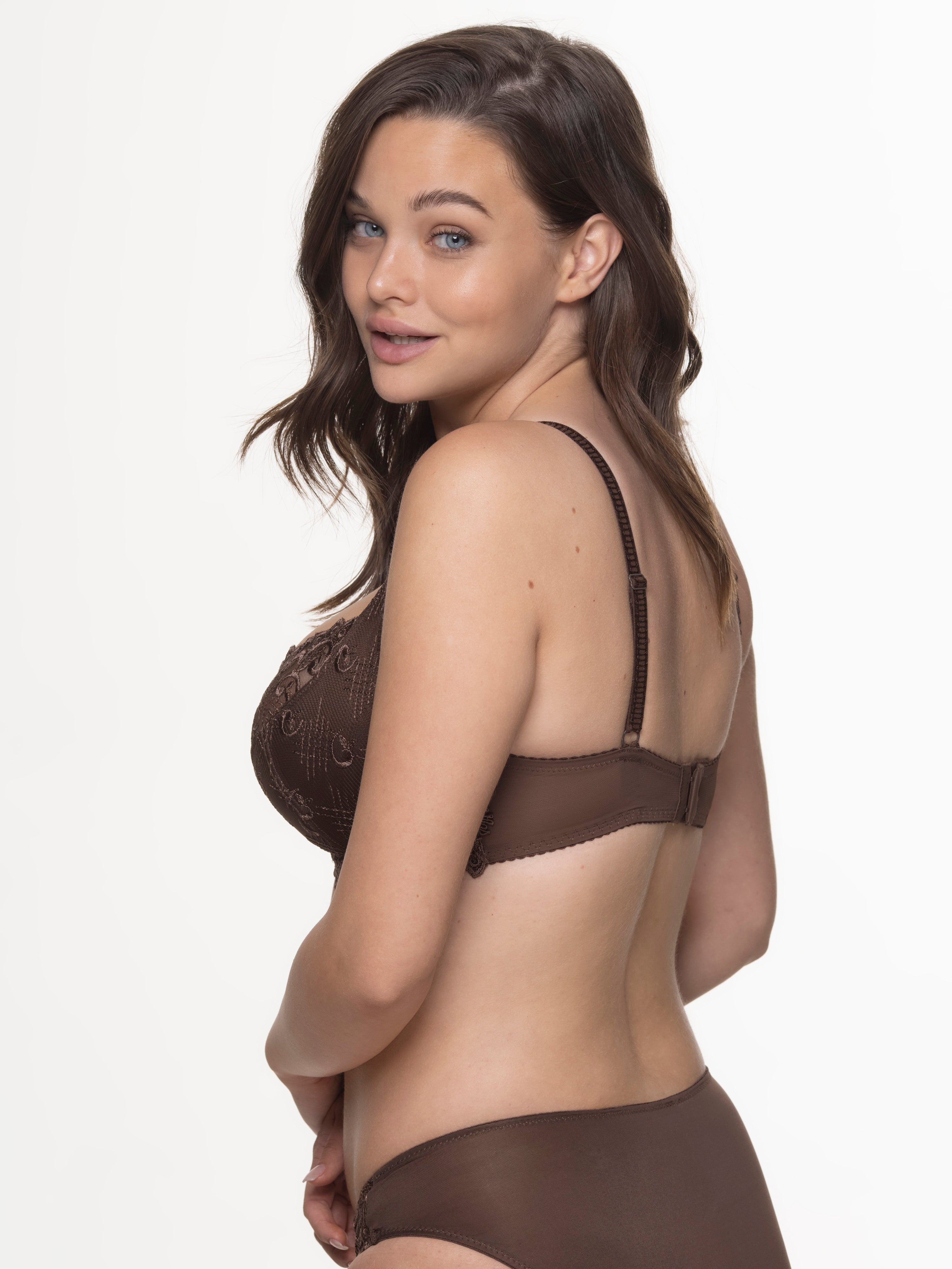 חזייה בעיצוב יוקרתי ללא ריפוד Body