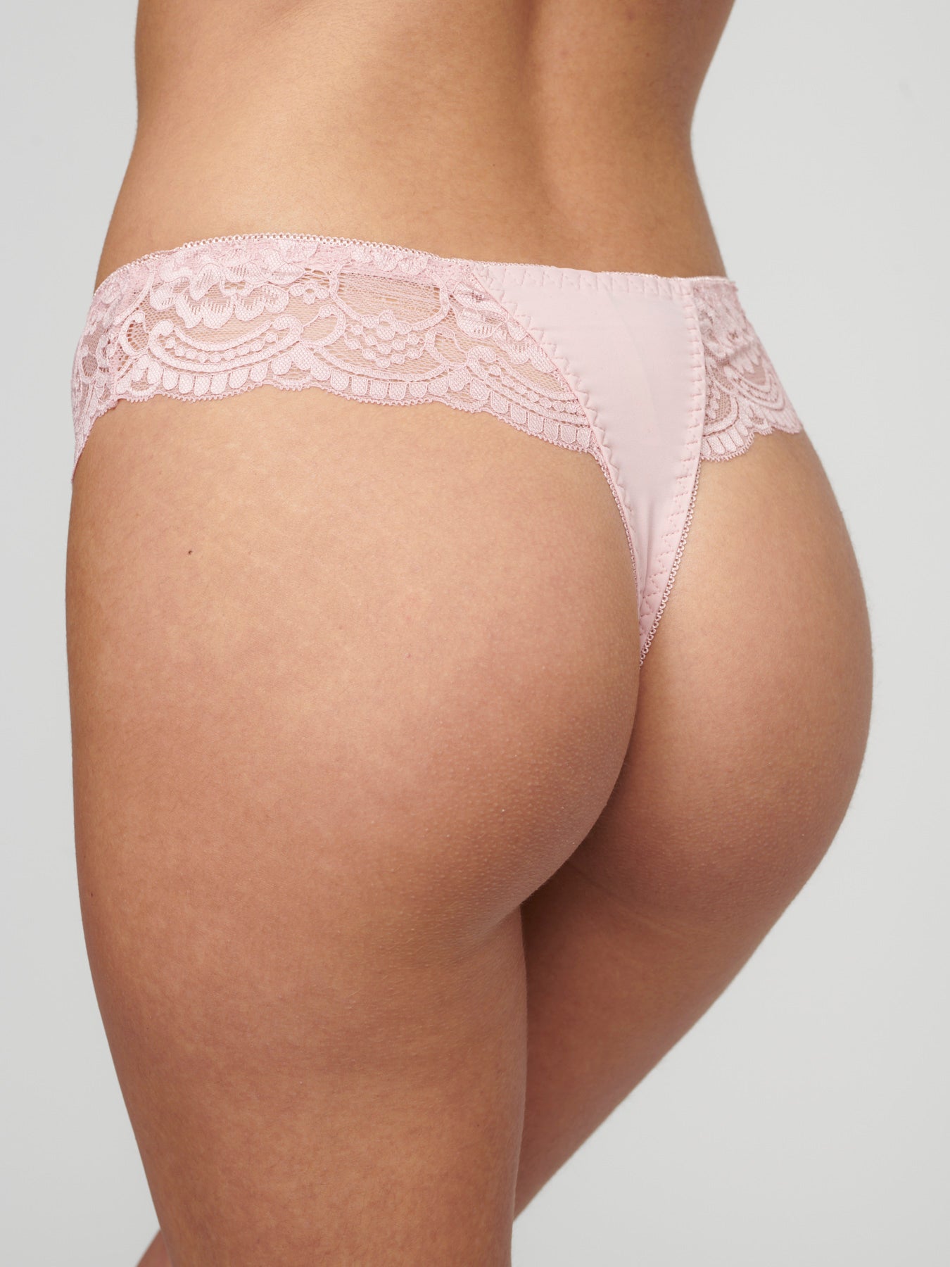 LACE STRING תחתון חוטיני
