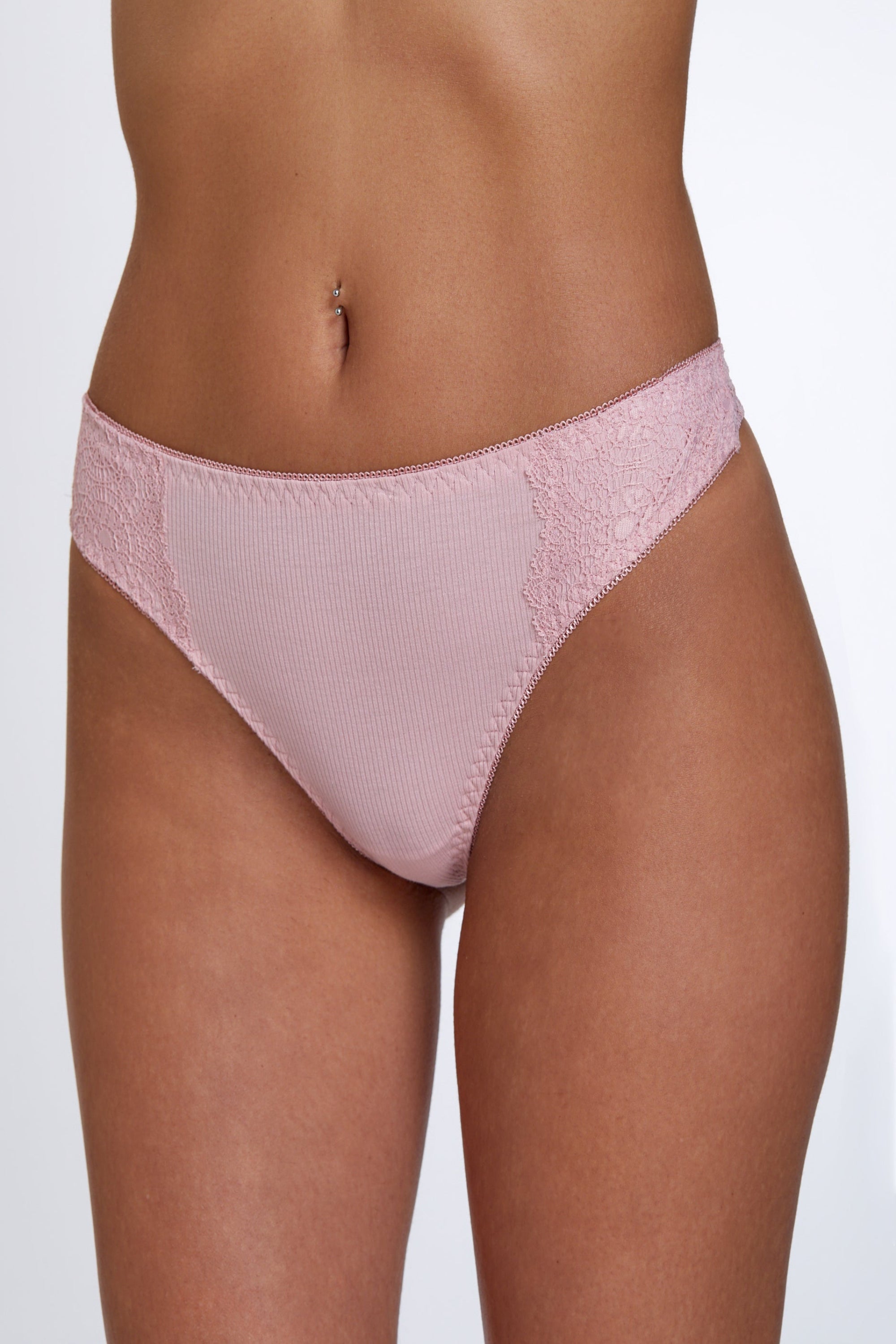RIB LACE STRING תחתון חוטיני צבע ורוד
