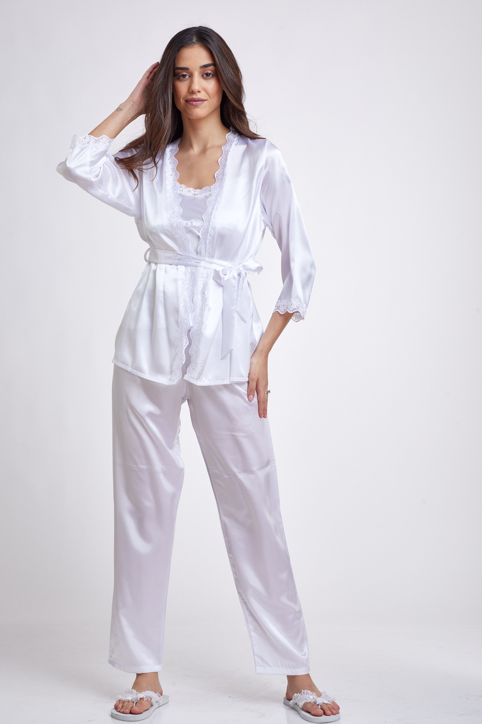 סט סאטן עם עיטור תחרה 3 חלקים - לבן