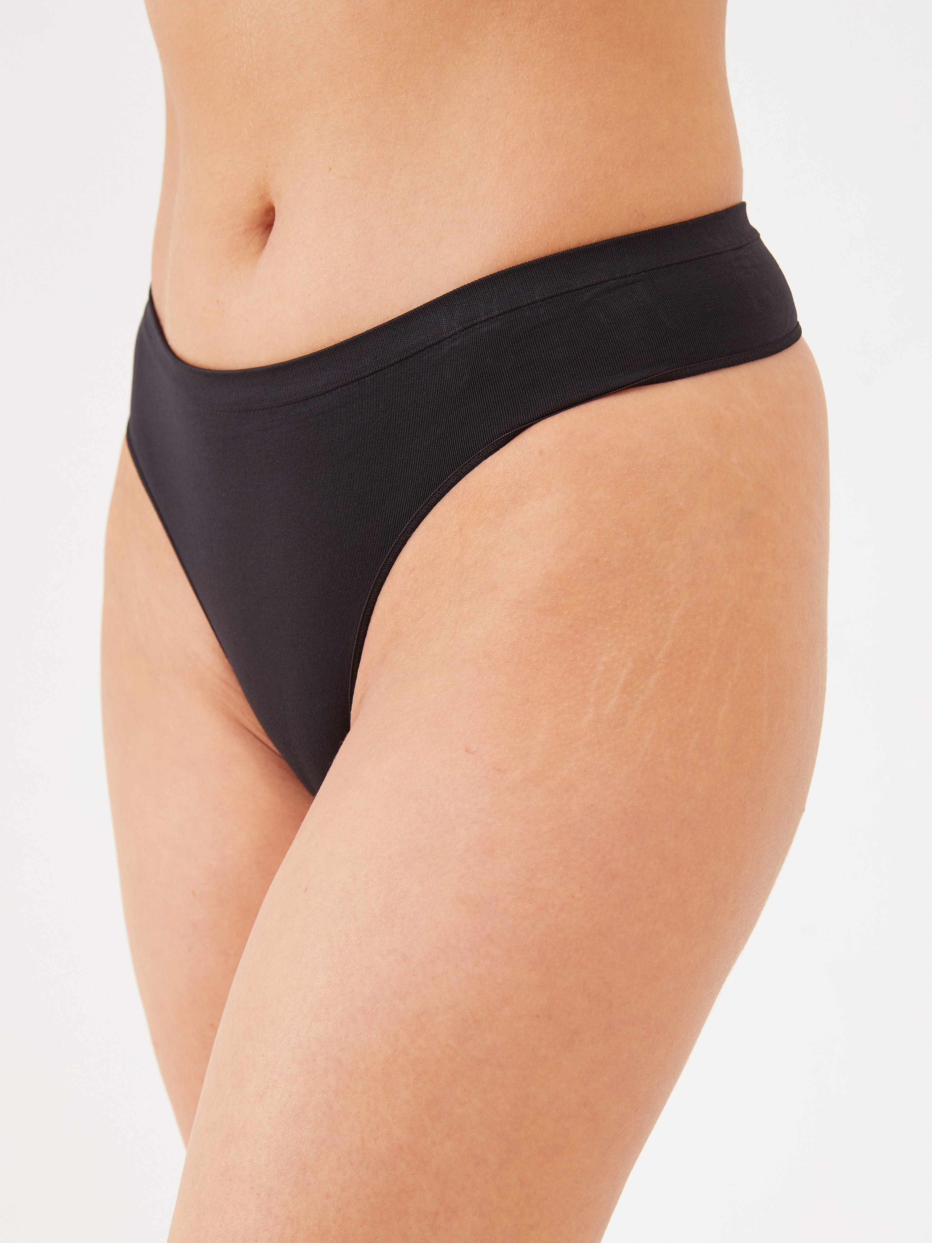 תחתון חוטיני סימלס אפ - שחור