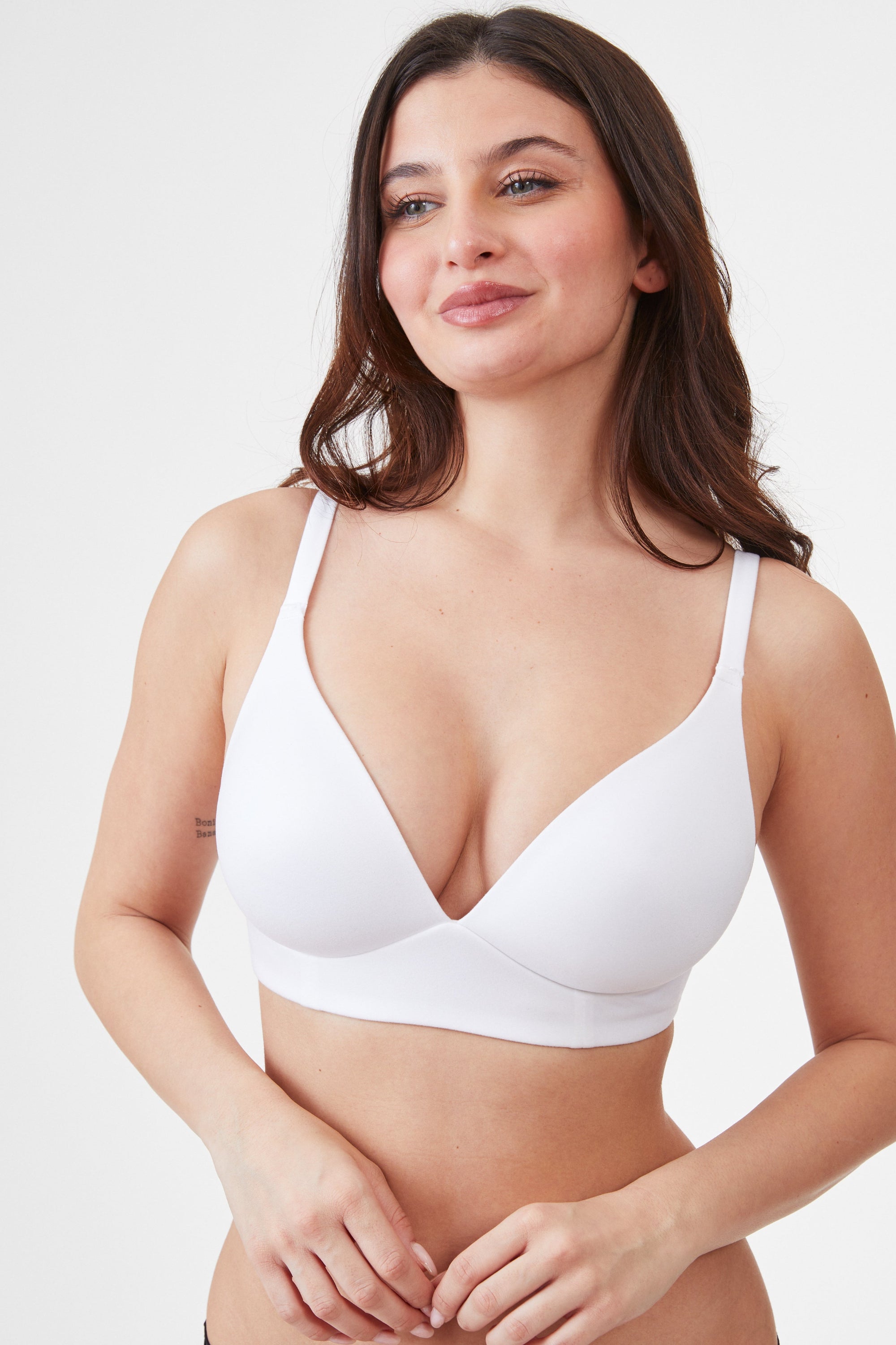 Olivia soft bra חזיית טופ ללא ברזל צבע לבן דגם