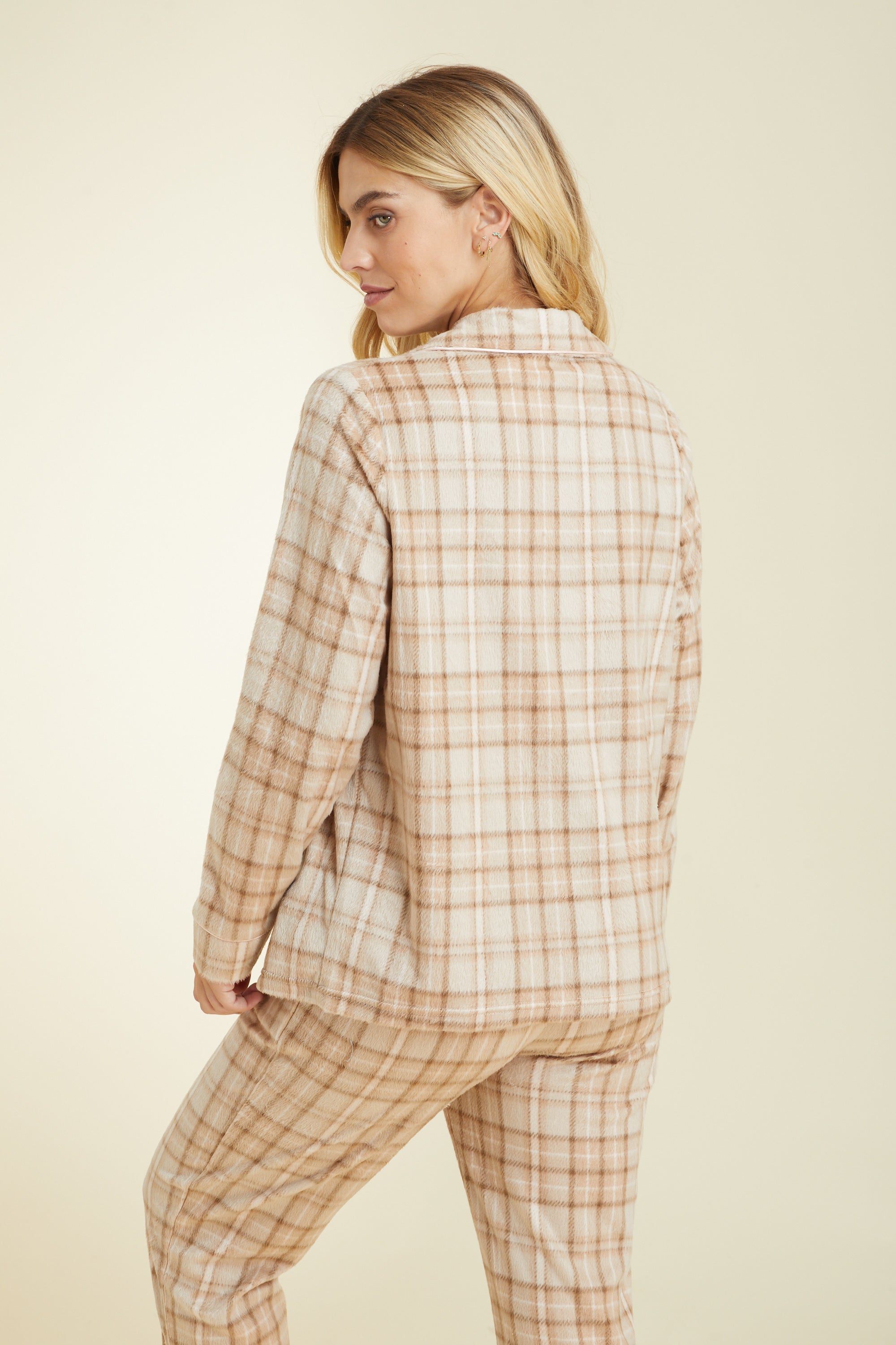 סט פיג'מה מכופתרת בד מינק מפנק - קפה