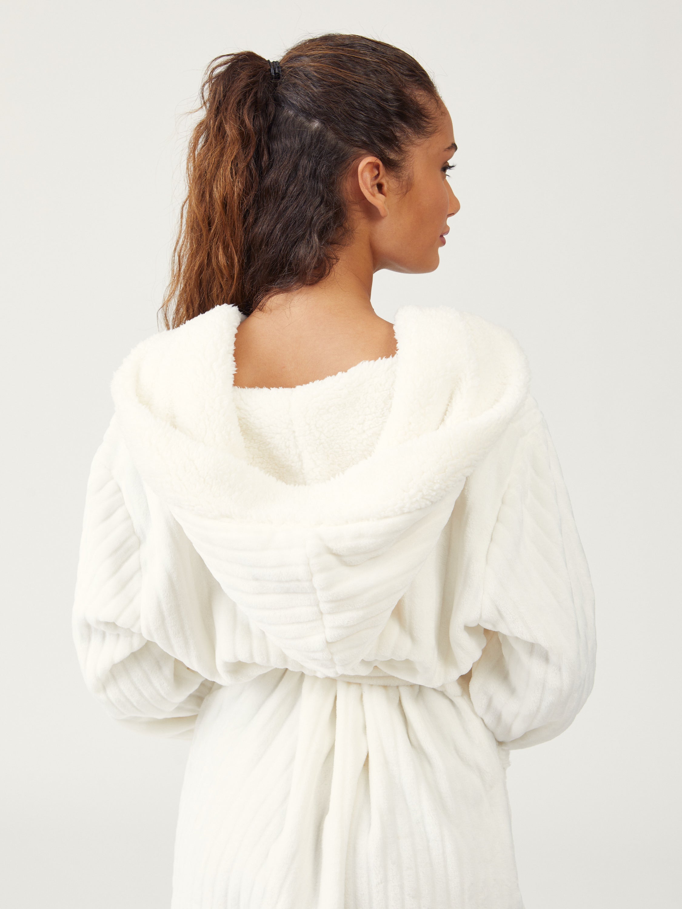 חלוק פלאפי עם טקסטורת פסים - שמנת