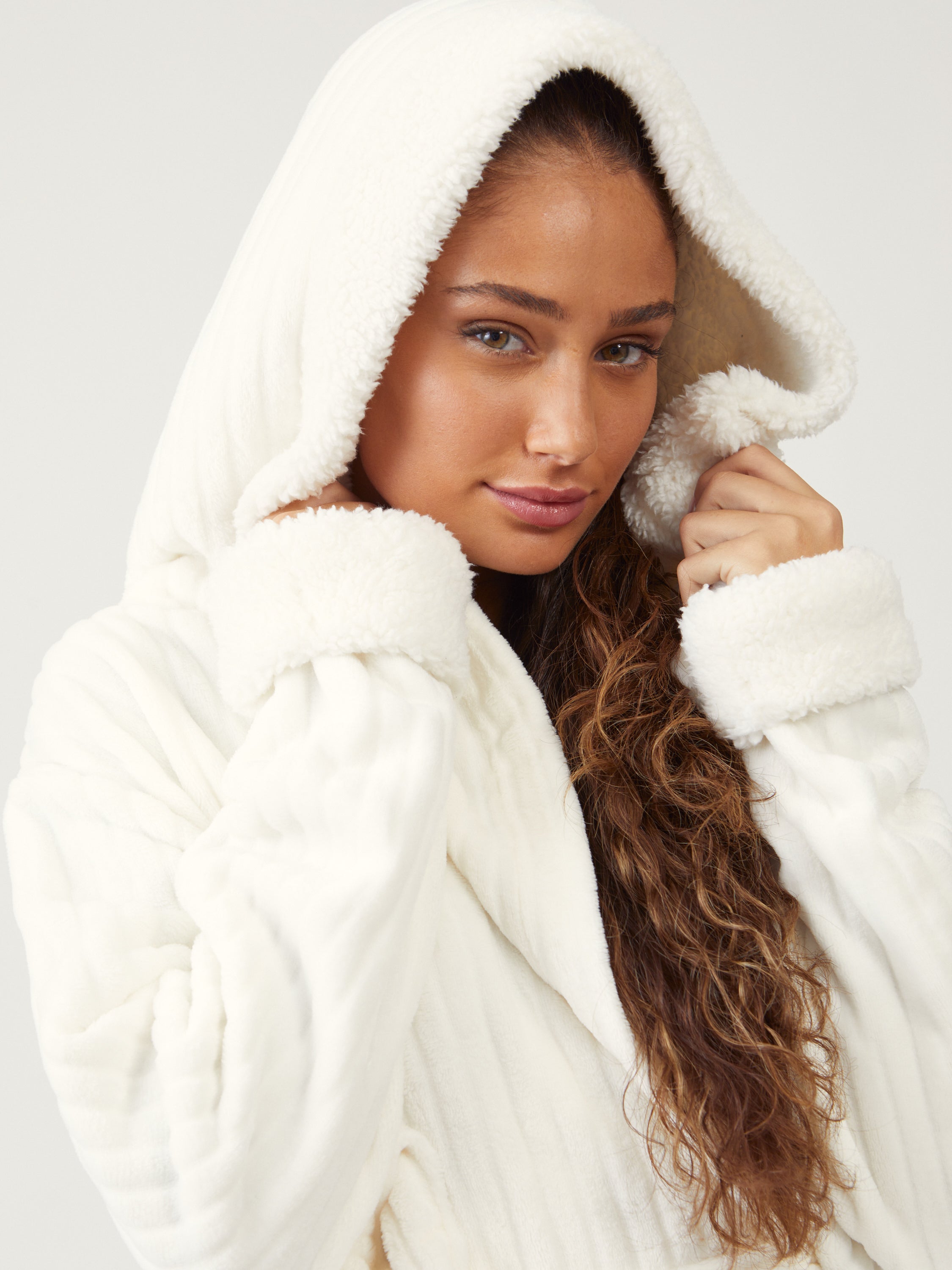 חלוק פלאפי עם טקסטורת פסים - שמנת