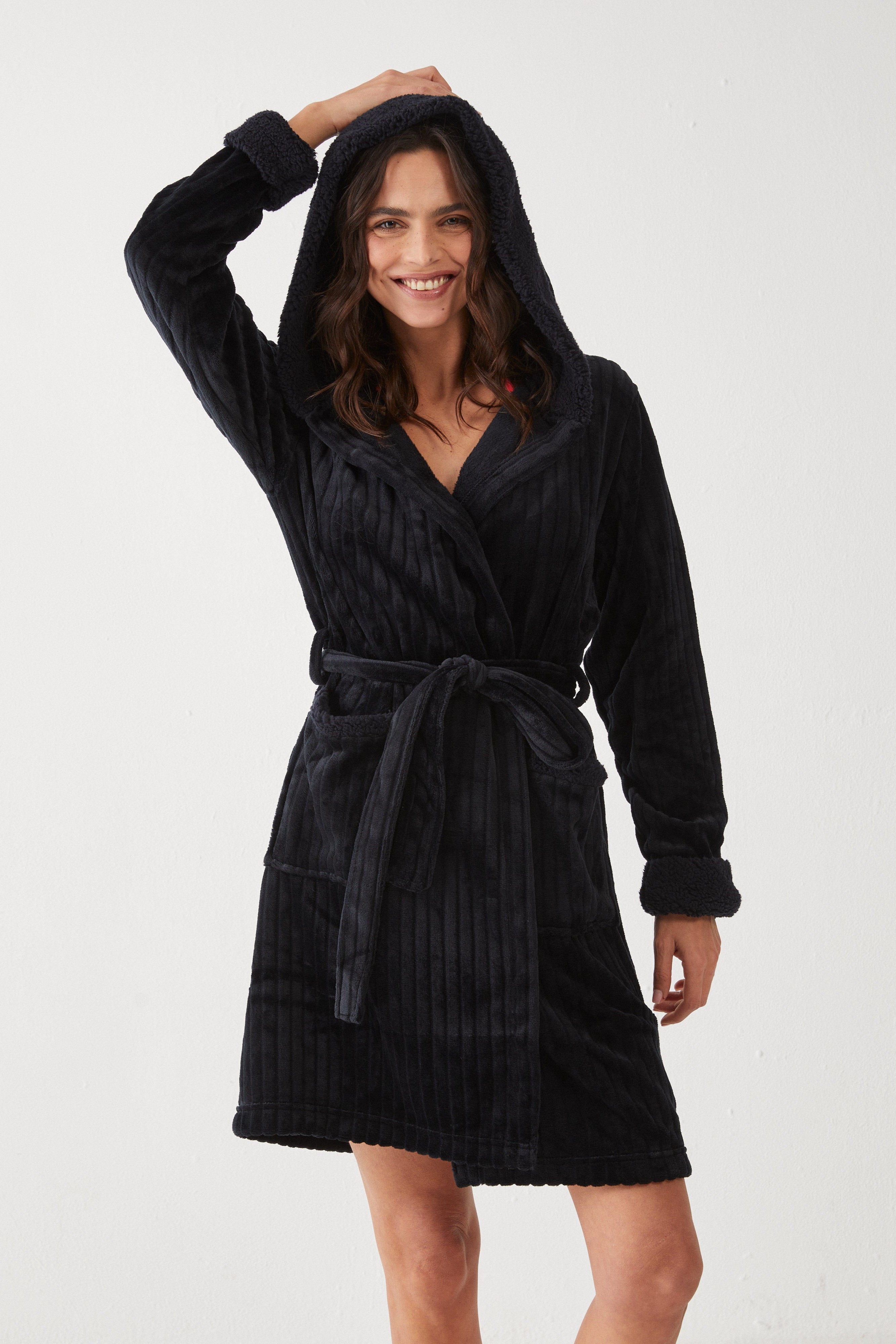 חלוק פלאפי עם טקסטורת פסים - שחור