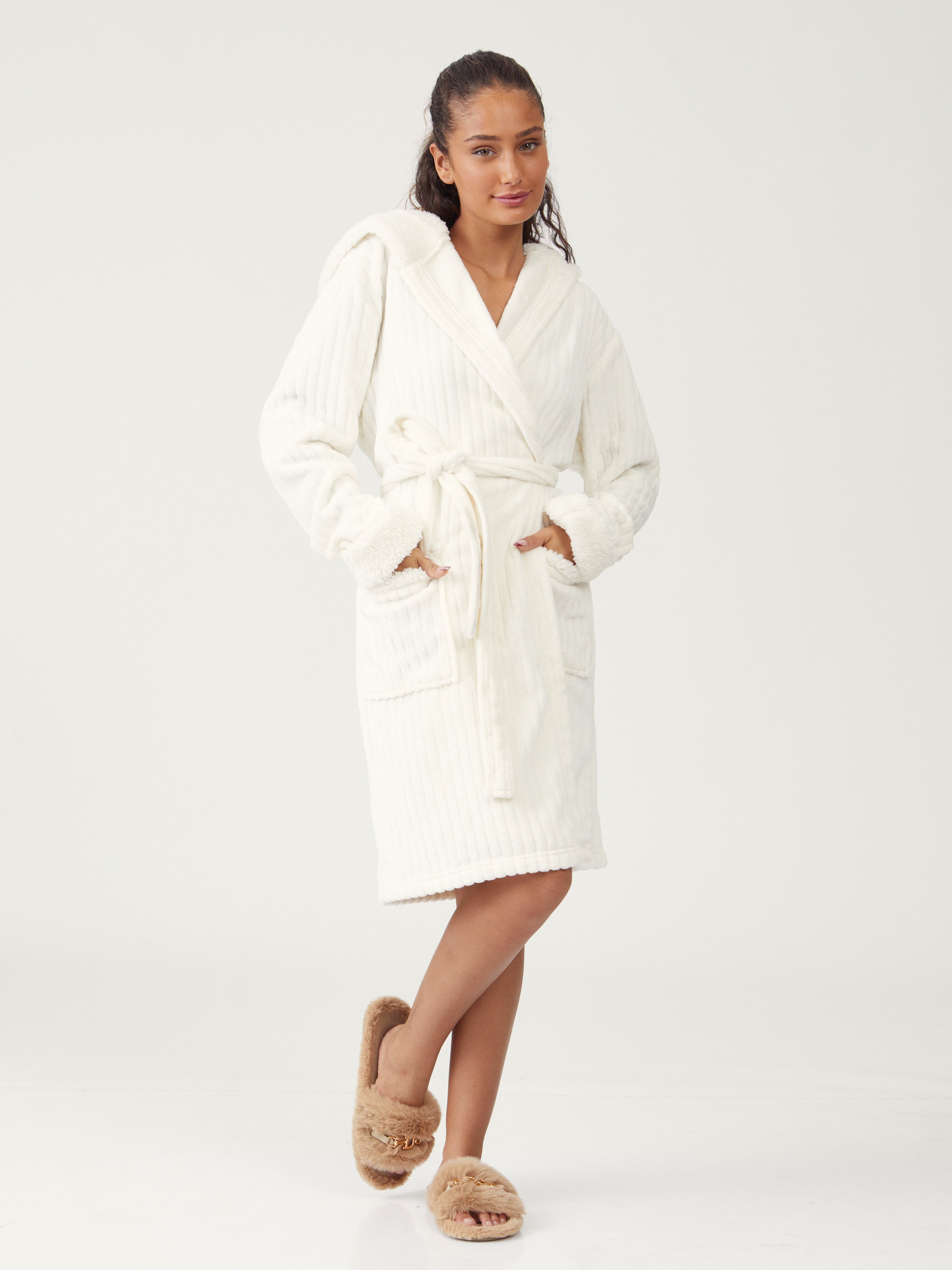 חלוק פלאפי עם טקסטורת פסים - שמנת