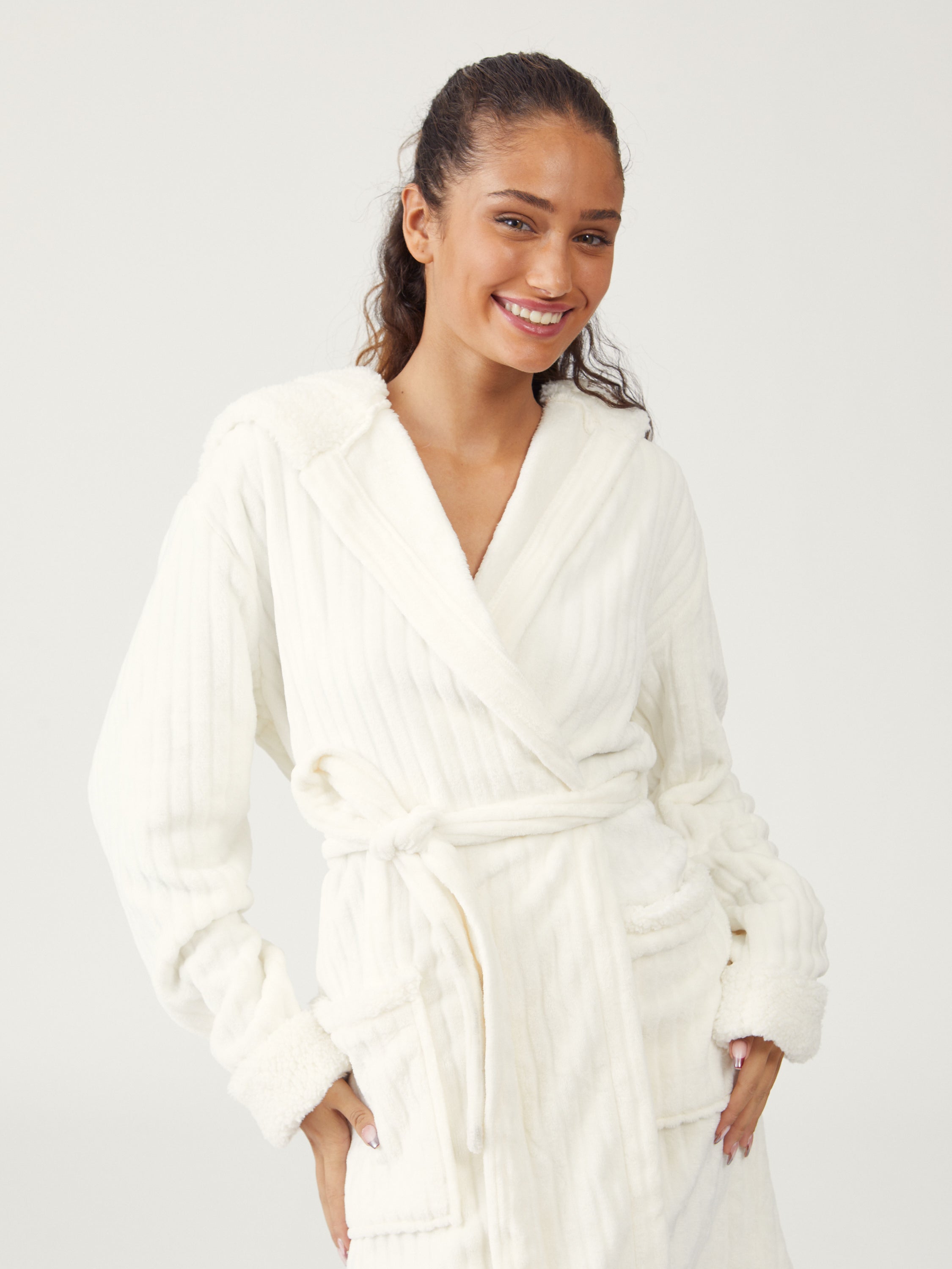 חלוק פלאפי עם טקסטורת פסים - שמנת