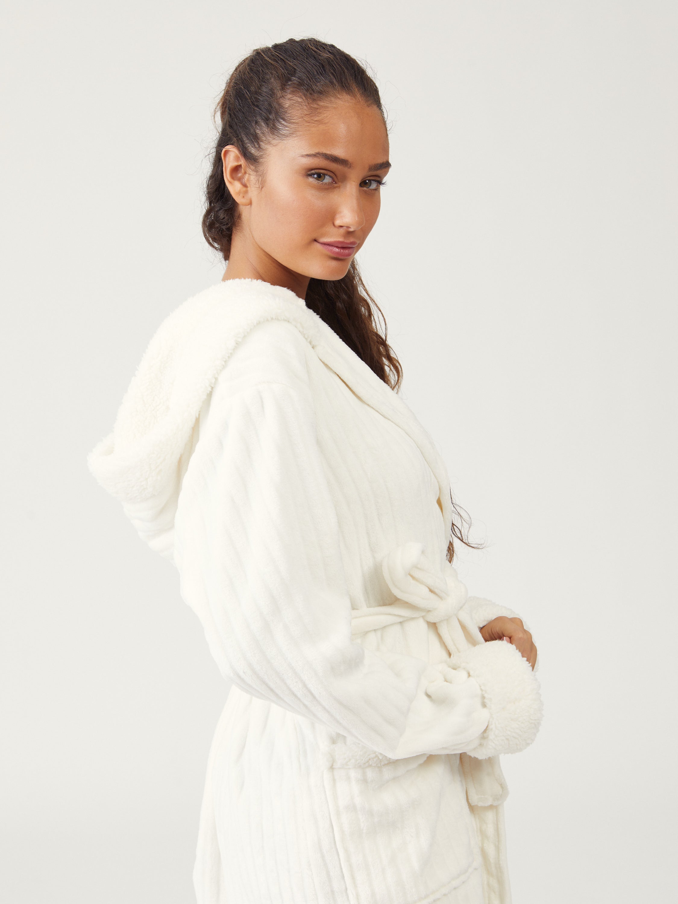 חלוק פלאפי עם טקסטורת פסים - שמנת