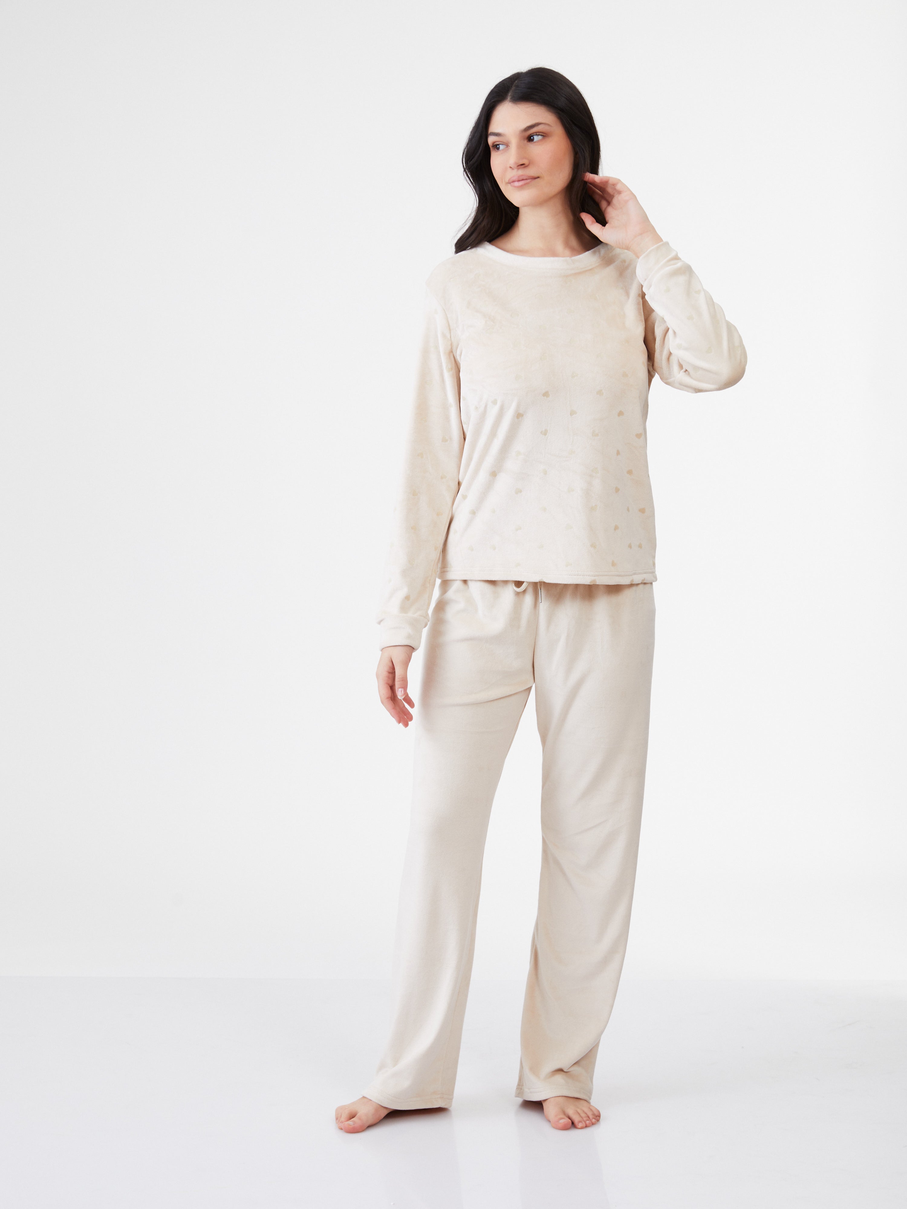 סט פיג'מת בייסיק קטיפה לבבות - בז'