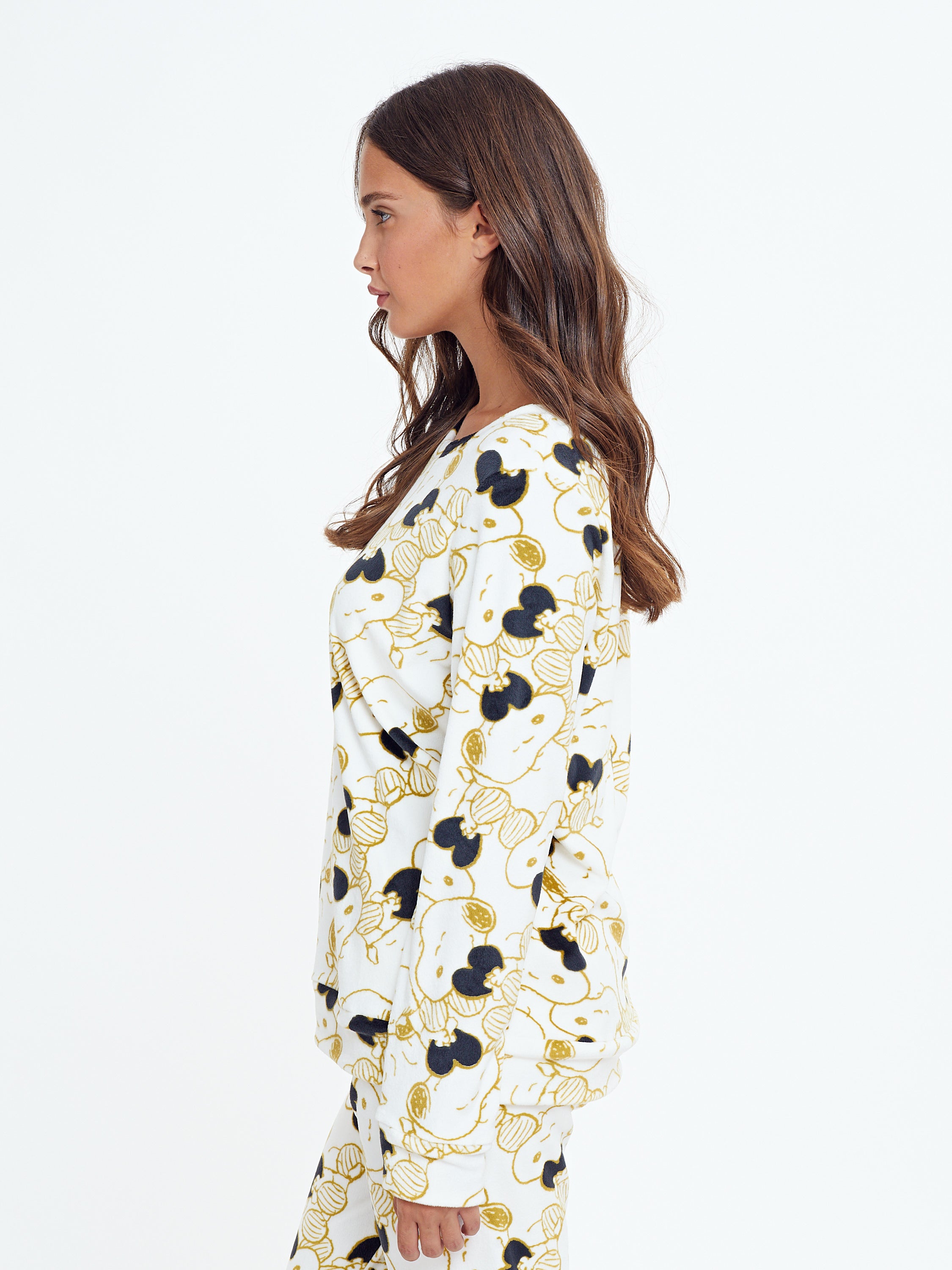 פיג'מת קטיפה סנופי - שמנת