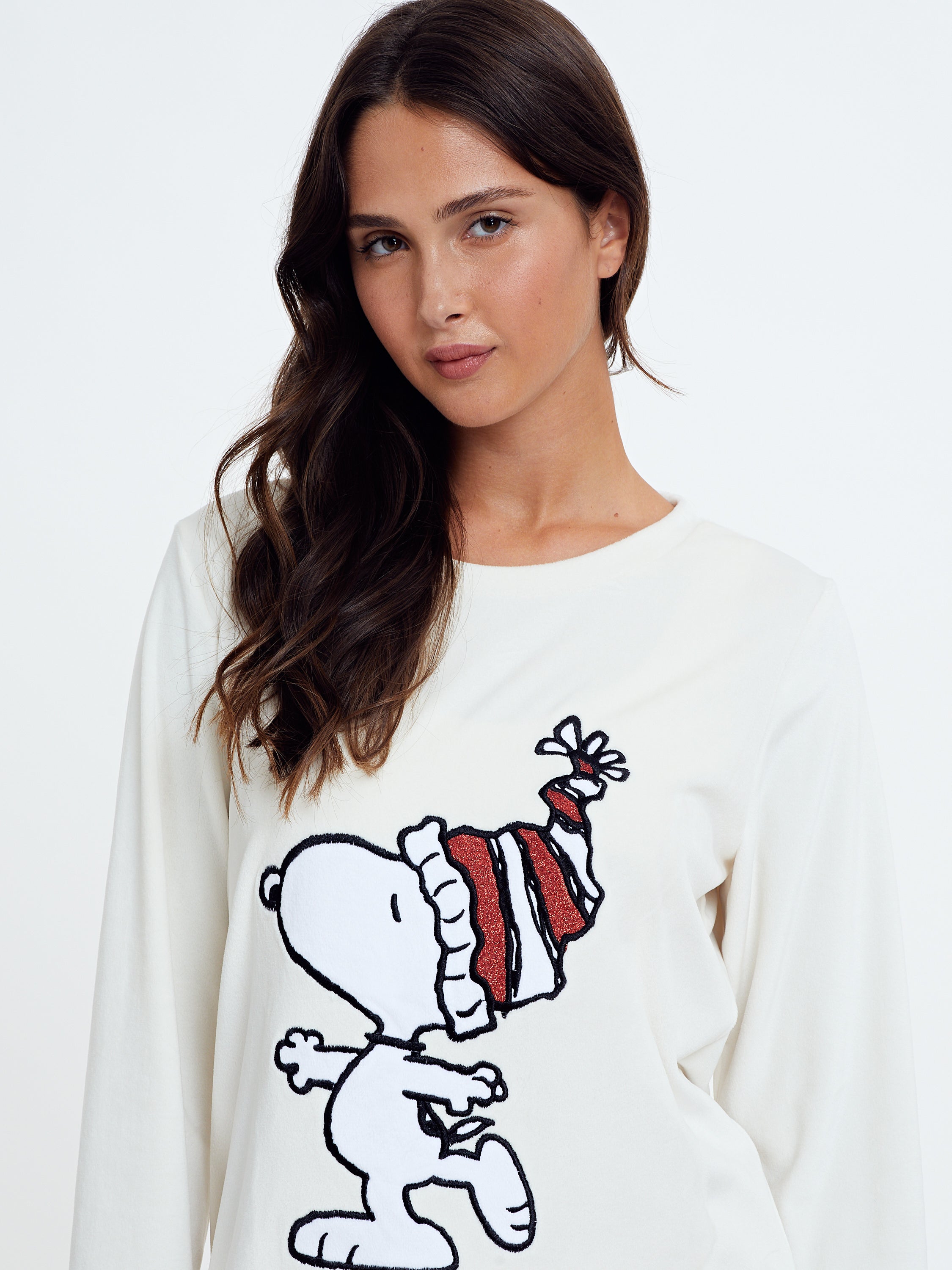 פיג'מת קטיפה סנופי - שמנת