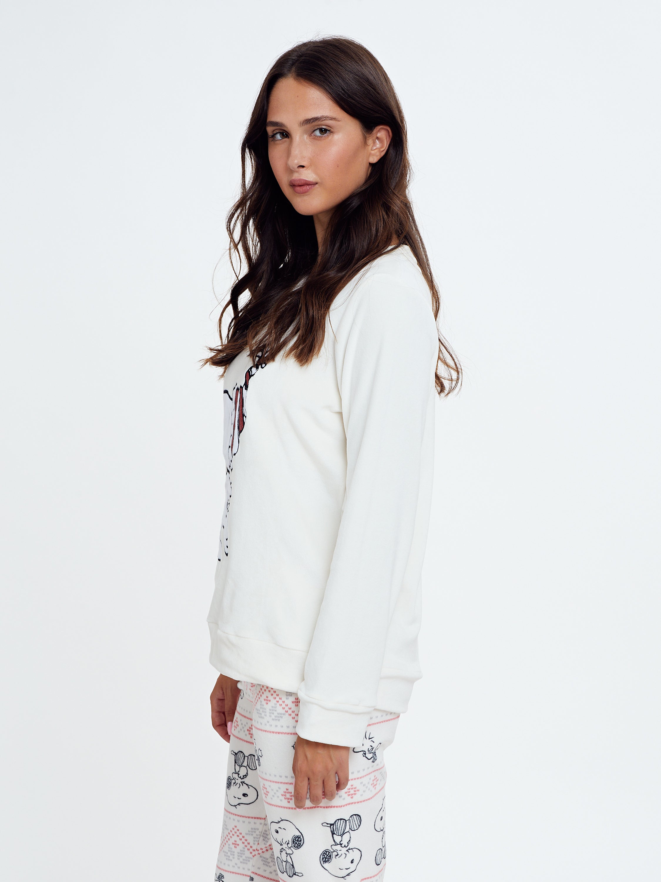 פיג'מת קטיפה סנופי - שמנת