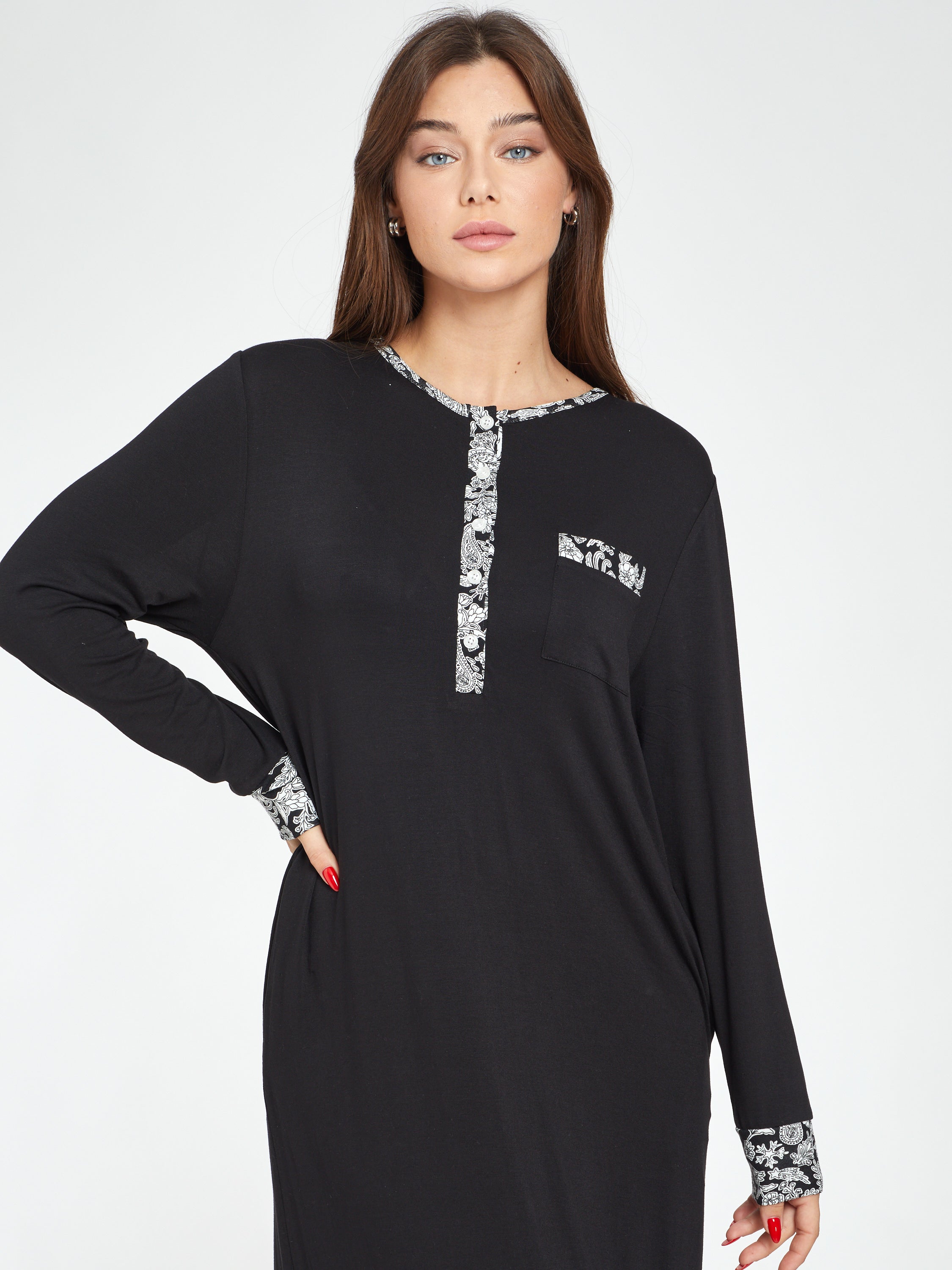 כותונת מקסי ויסקוזה משולבת הדפס פייזלי - שחור