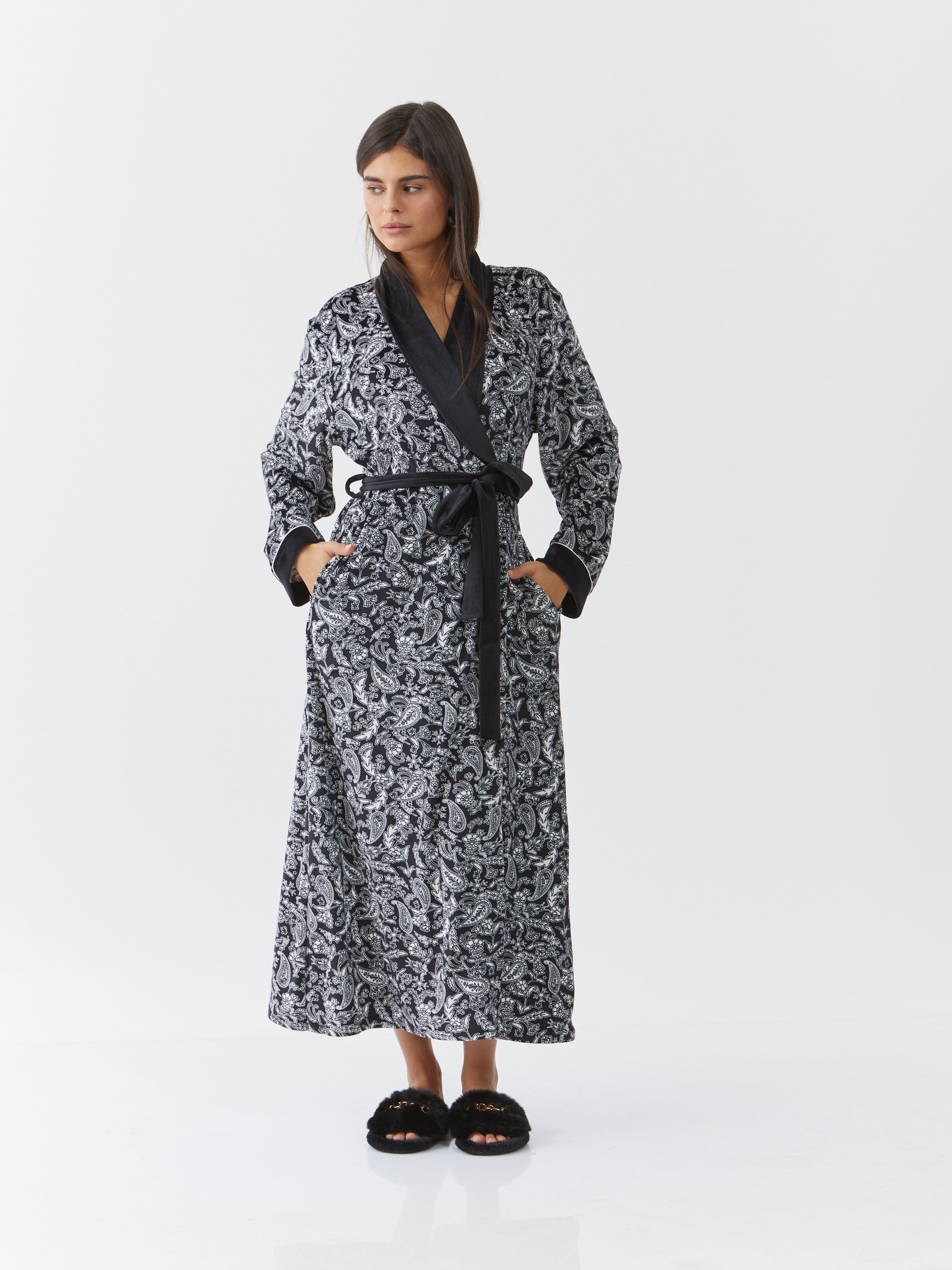 חלוק קטיפה פייזלי - שחור