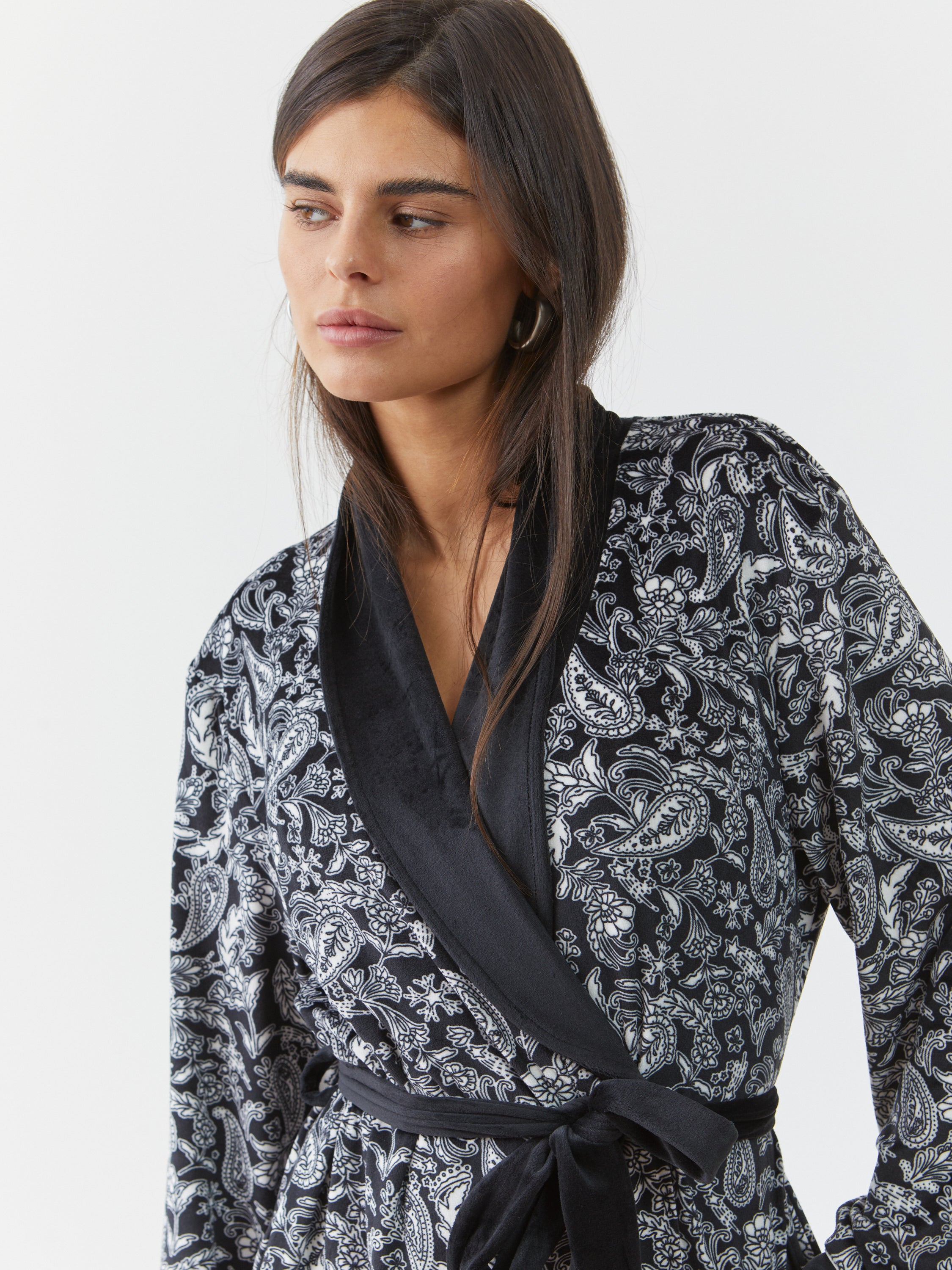 חלוק קטיפה פייזלי - שחור