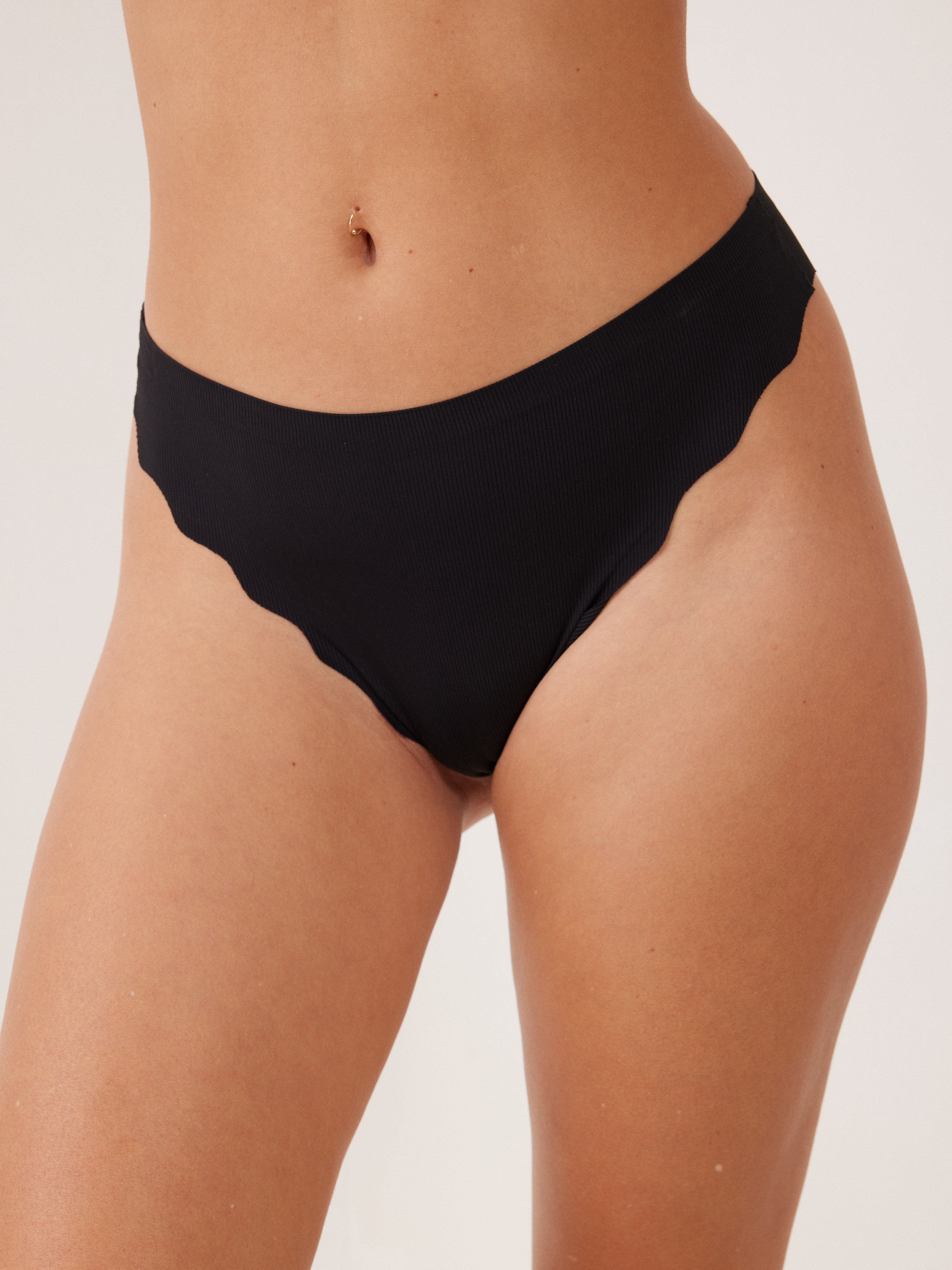 תחתון חוטיני ריב מיקרו צבע שחור JASMINE