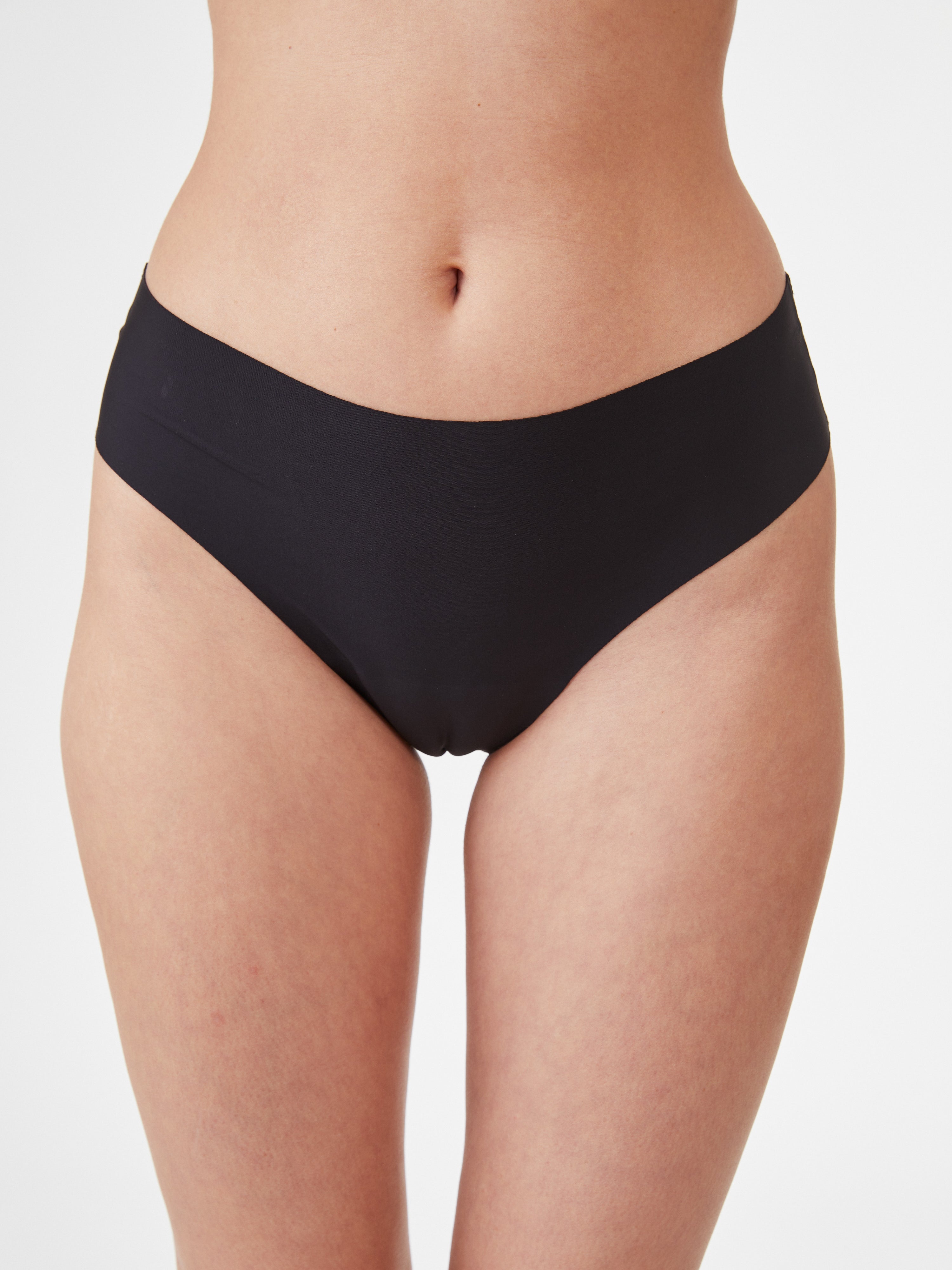 תחתון חוטיני CLEAN CUT בוניטה - שחור